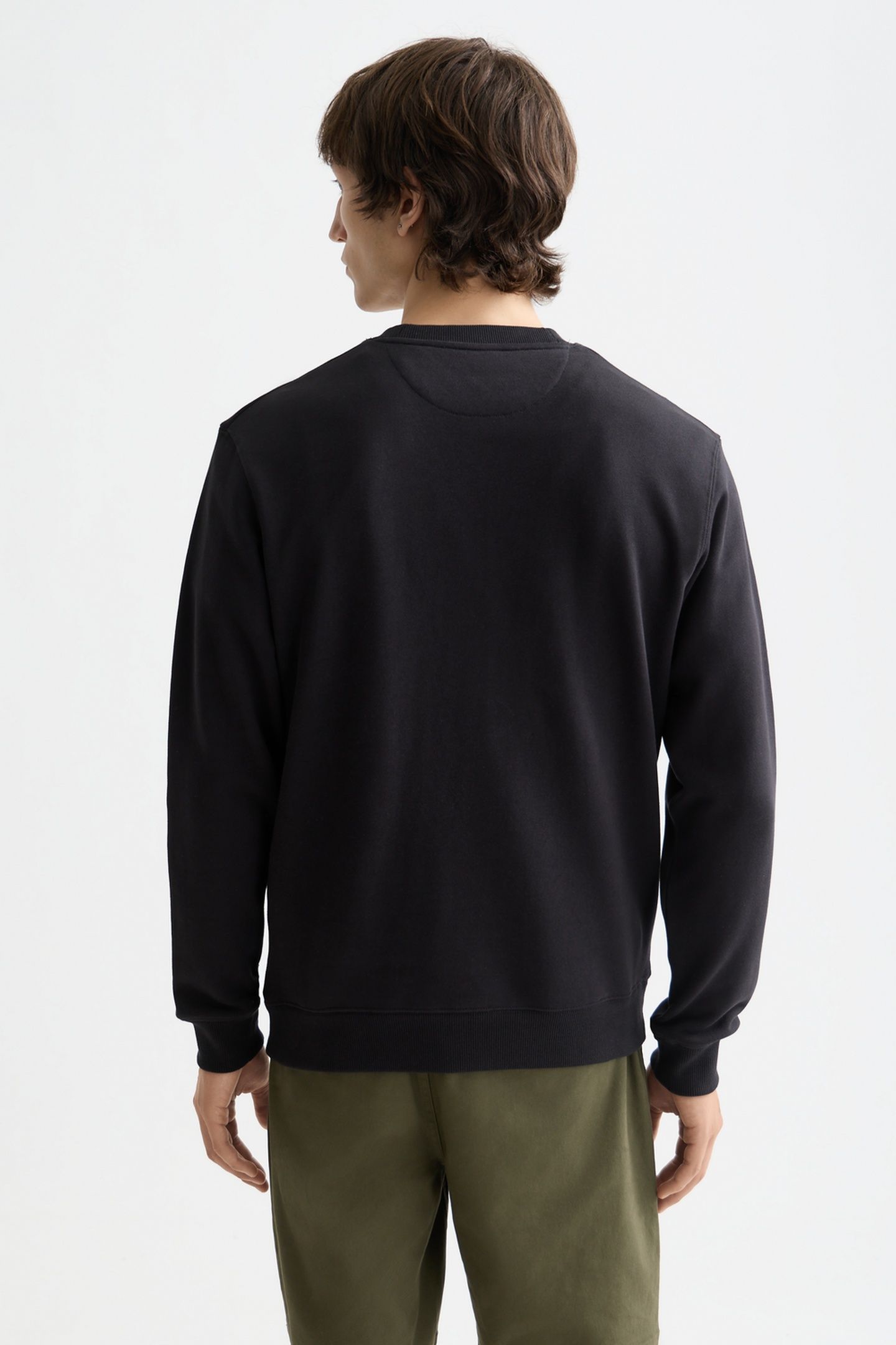 LOGO BADGE REGULAR-FIT SWEATSHIRT BLACK 2