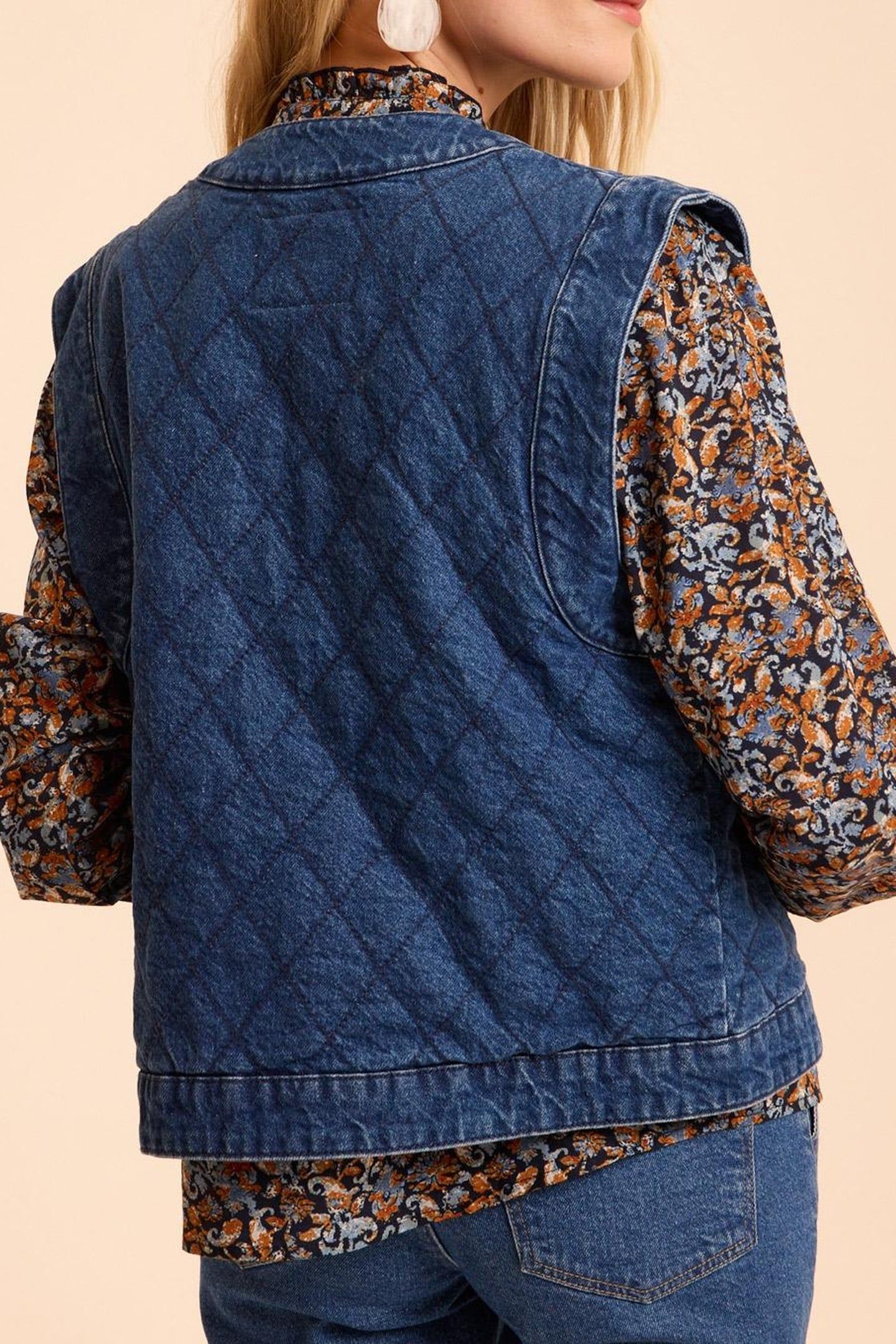 BLUE QUILTED DENIM SLEEVELESS JACKET 2