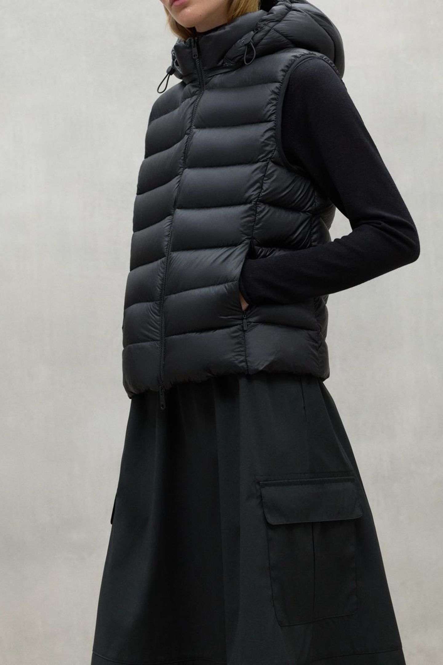 AORAKIALF VEST BLACK 1