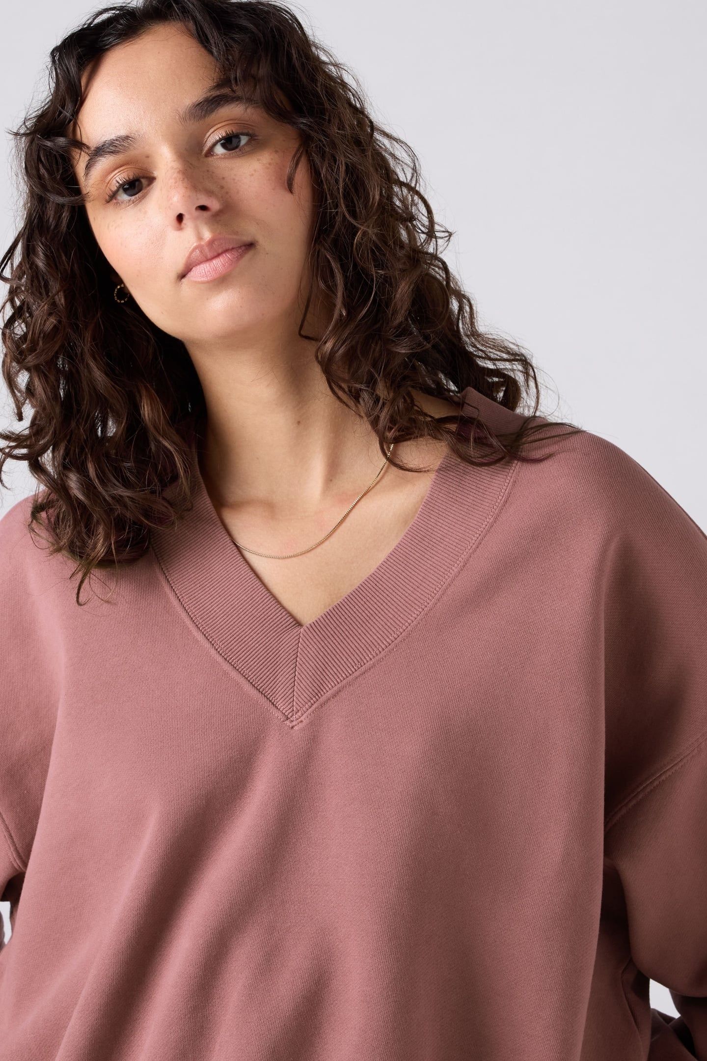 VINTAGE V-NECK SWEATSHIRT 6
