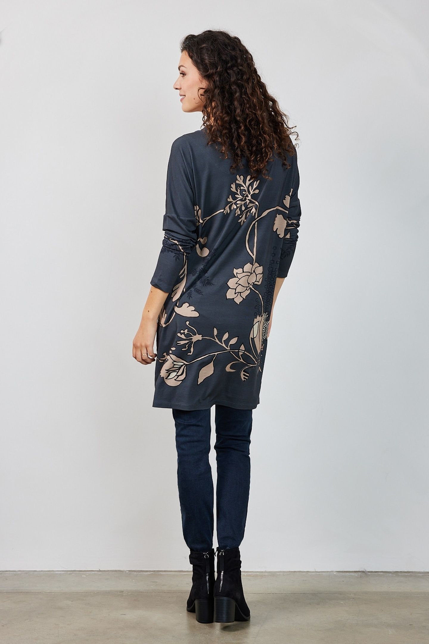 LOOSE DRESS INDY PRINT GREY ENSEMBLE PANEL 3