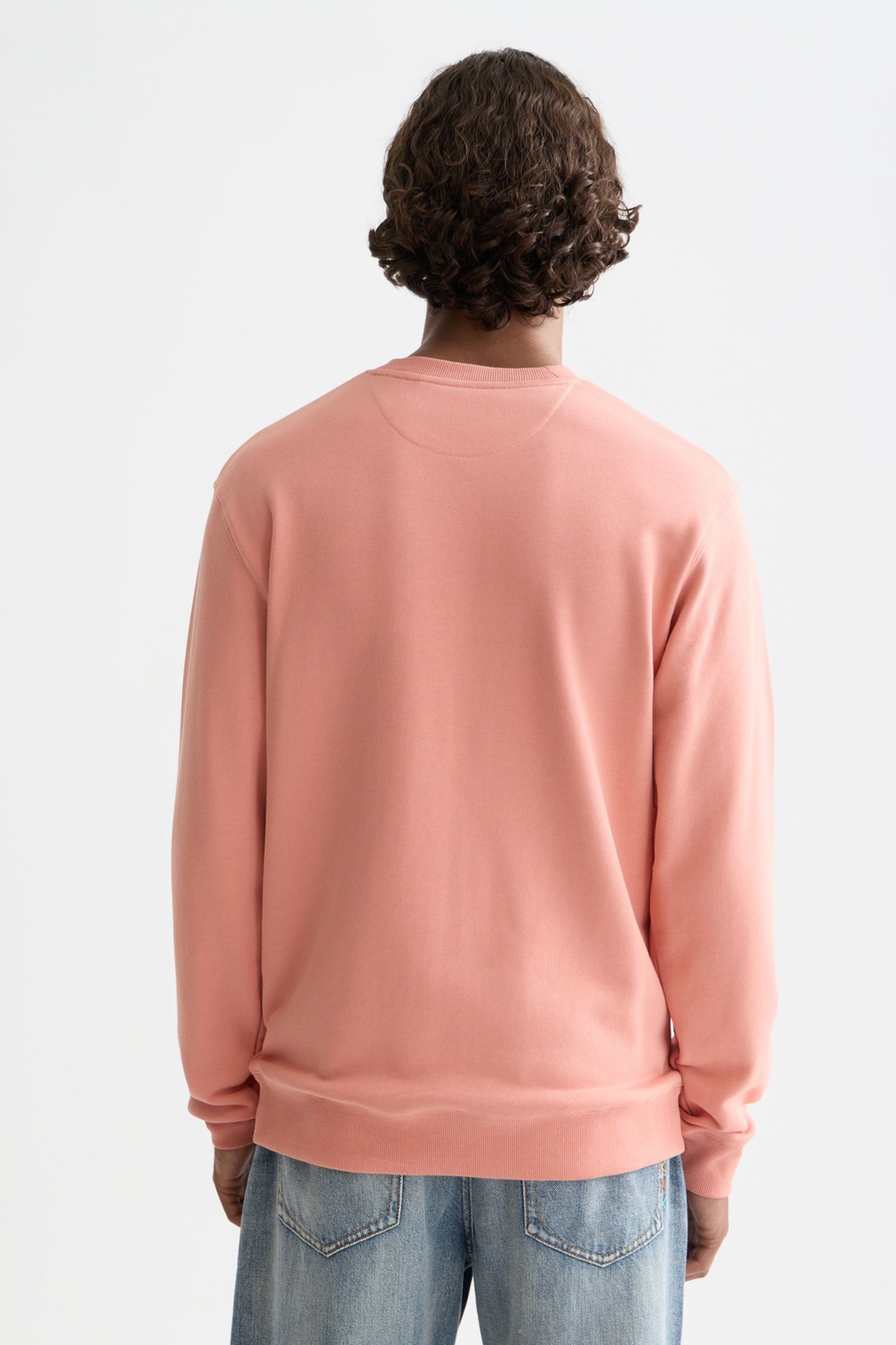 SEASONAL CORE LOGO BADGE REGULAR-FIT SWEATSHIRT BRIGHT RED 2