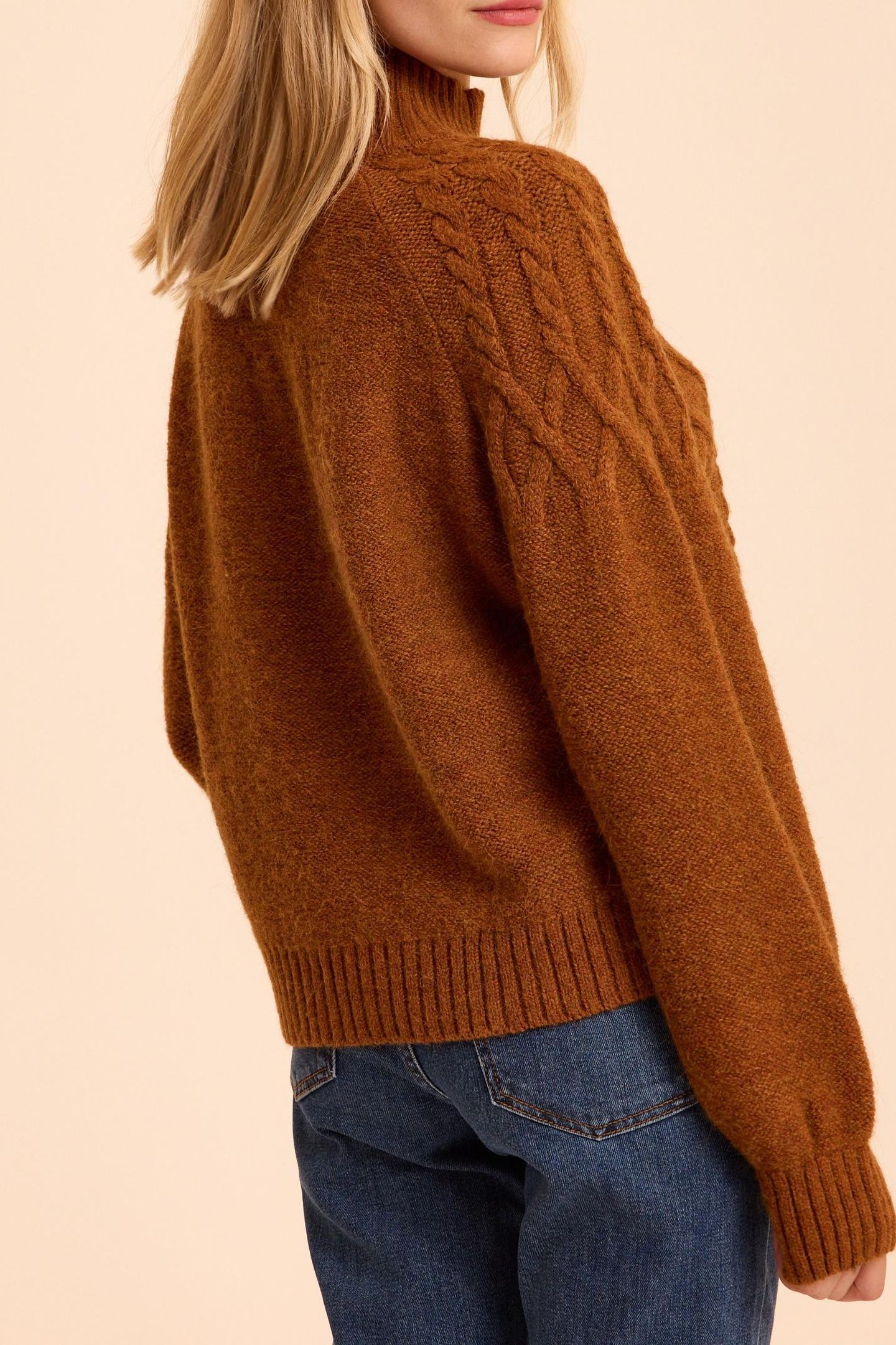 CAMEL CABLE KNIT SWEATER 2