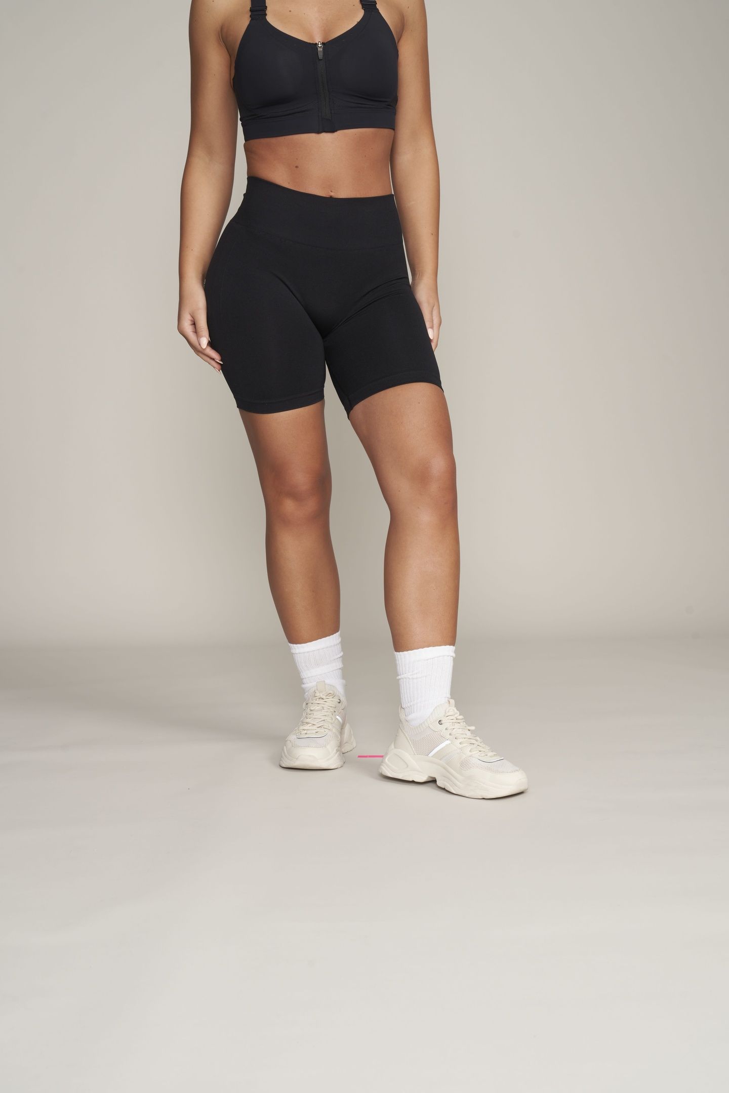 LADIES SEAMLESS SHORTS - MICHELLE BLACK 1