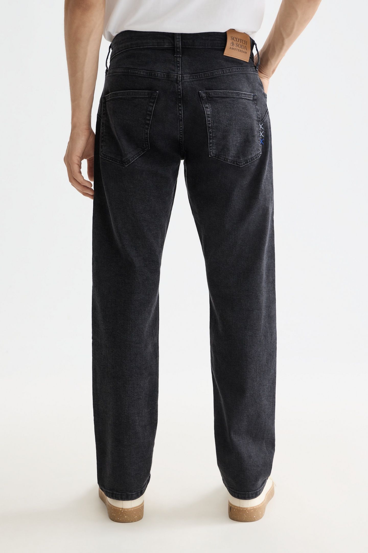 THE ZEE STRAIGHT-FIT JEANS DARK GREY 2