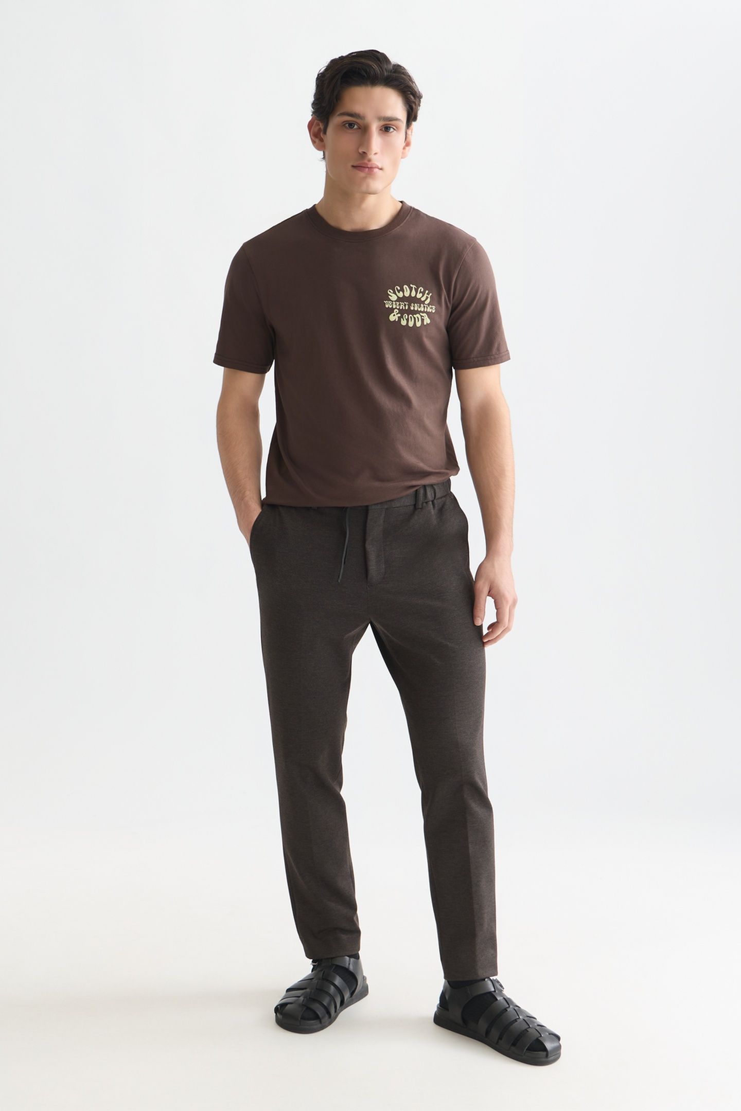 LEFT CHEST ARTWORK REGULAR-FIT T-SHIRT DARK BROWN 3