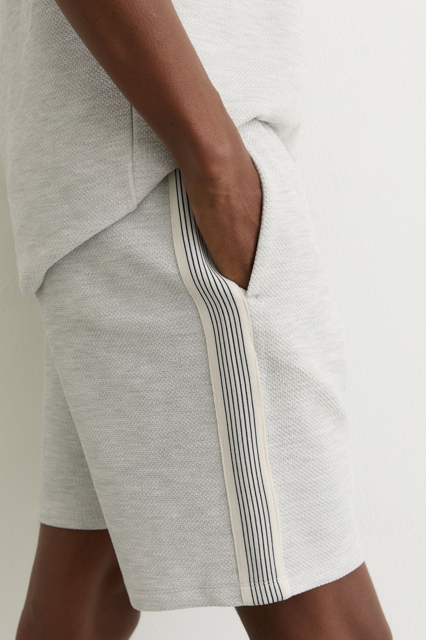 TEXTURED TAPE INSERT DRAWSTRING SHORT GREY MELANGE 5