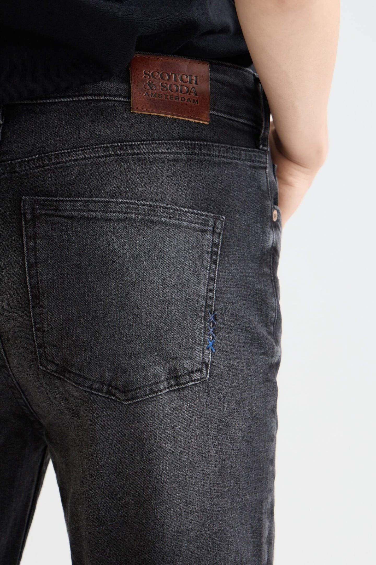 THE SKY STRAIGHT JEANS BLACK NIGHT 6