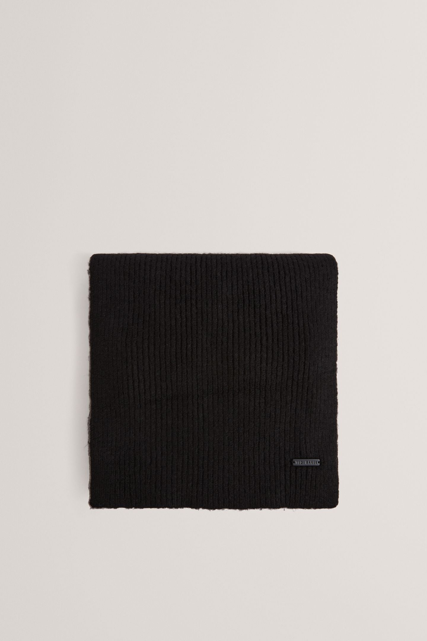KNITTED RIBBED SCARF BLACK 2