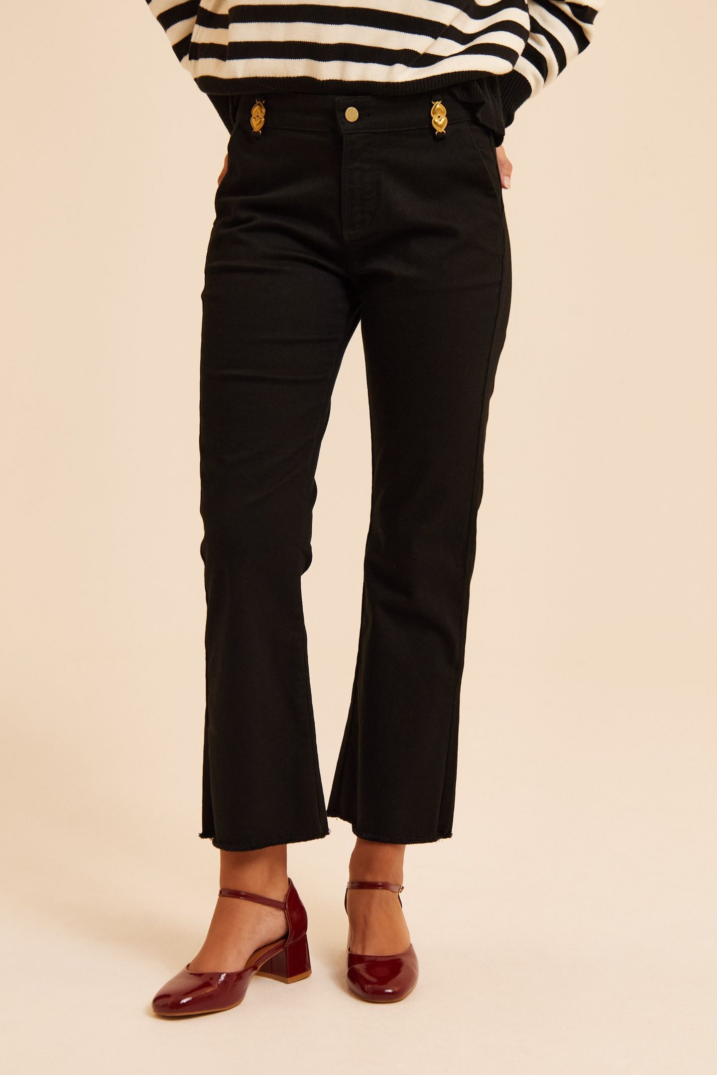 BLACK CROPPED FLARED JEANS JESSICA 1