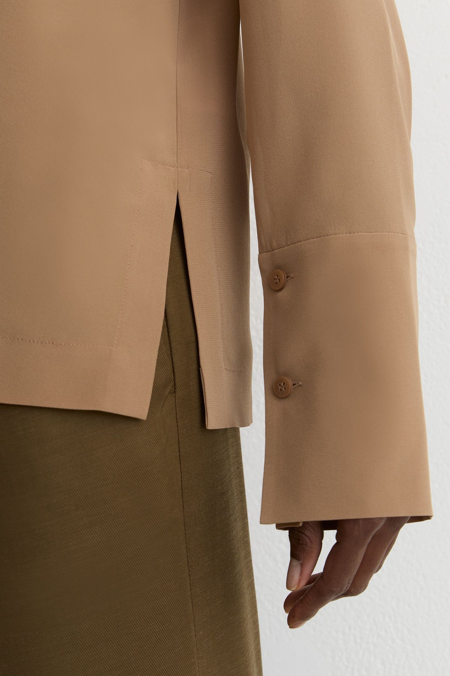 LONGSLEEVE COLLARED MATT SILK BLOUSE CAMEL 6