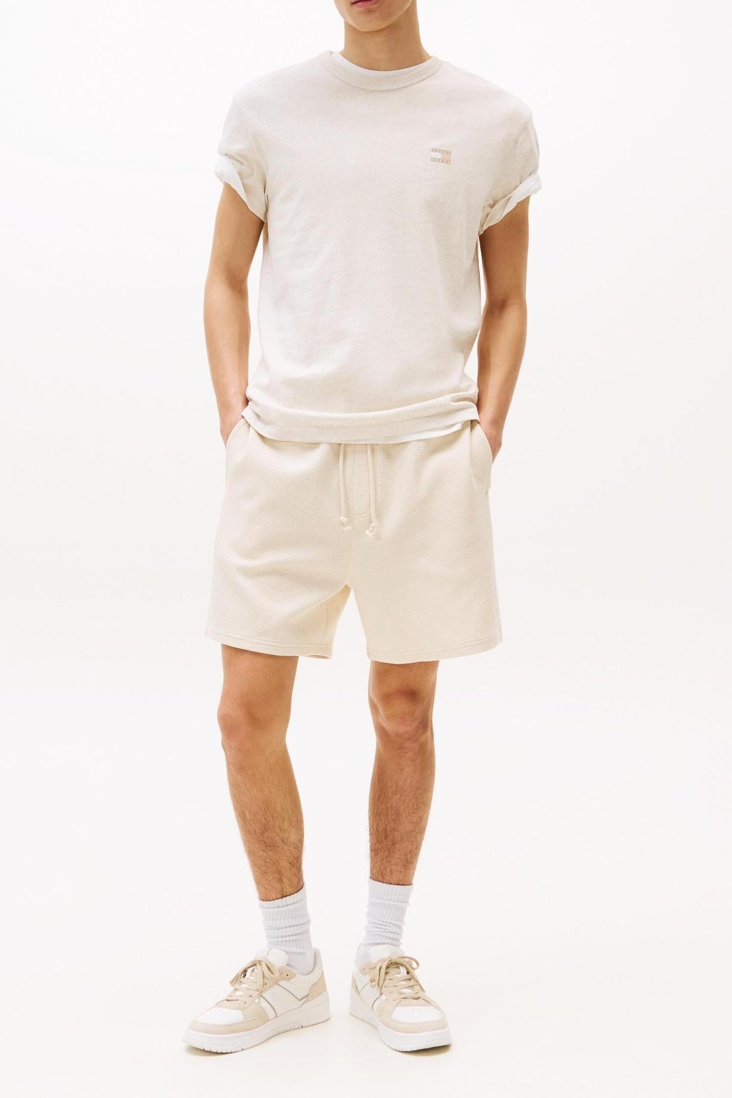 TJM REG BADGE TEE OAT MARL HEATHER TONAL 1