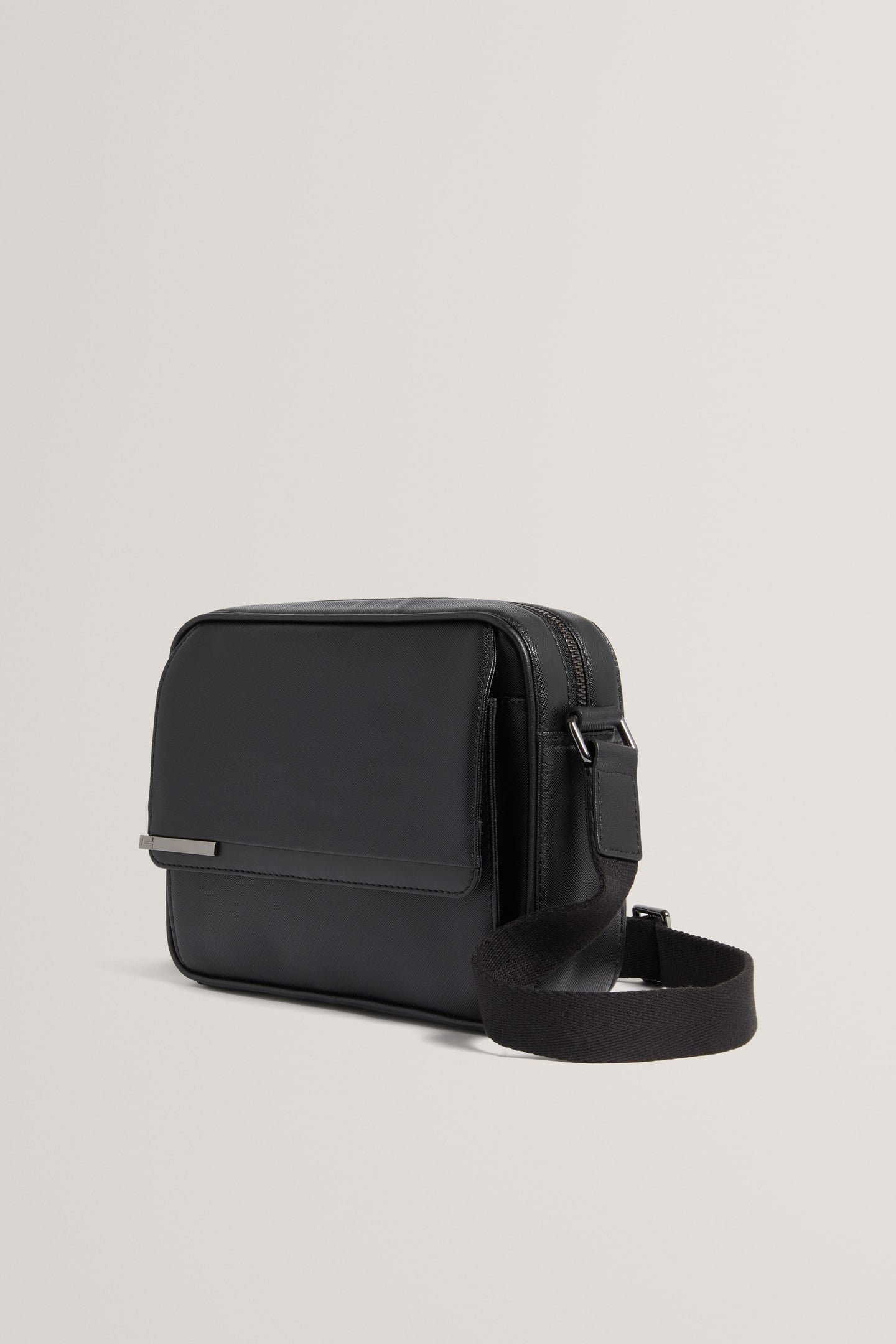 TIE BAR DETAIL PU MESSENGER BAG BLACK 2