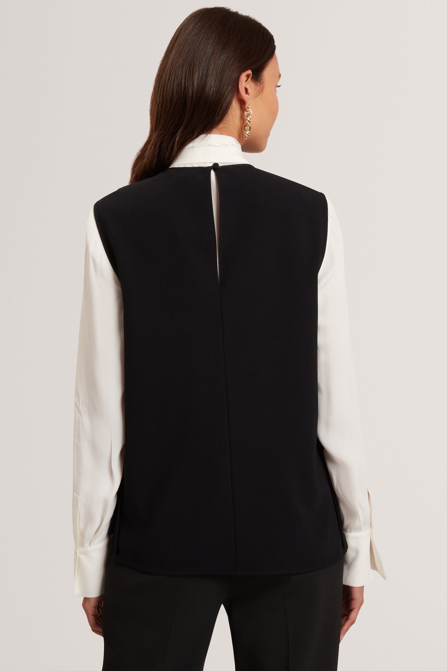 TANK TOP WITH STITCH DETAILING BLACK 2