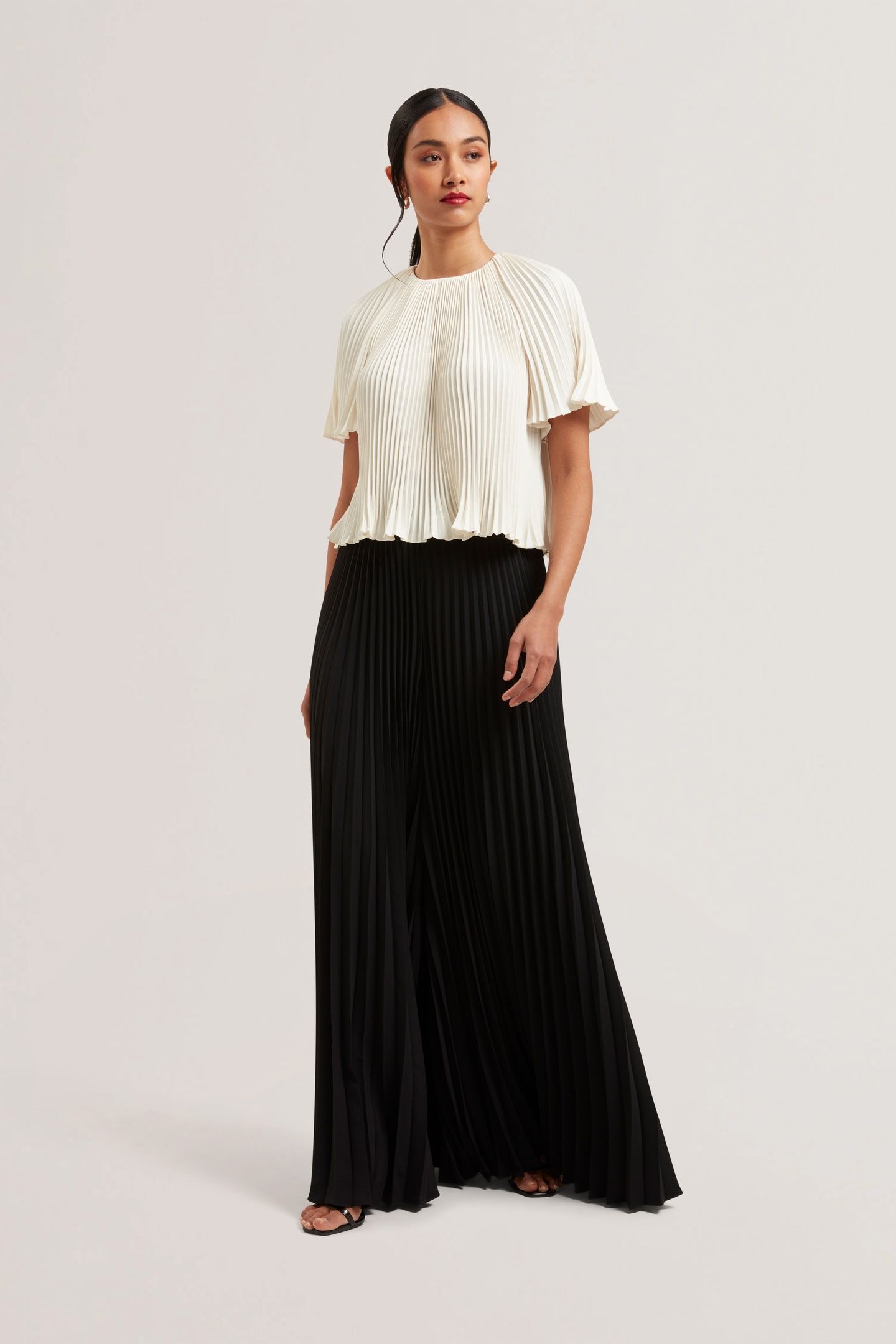 PLEATED WIDE LEG CREPE TROUSERS BLACK 1