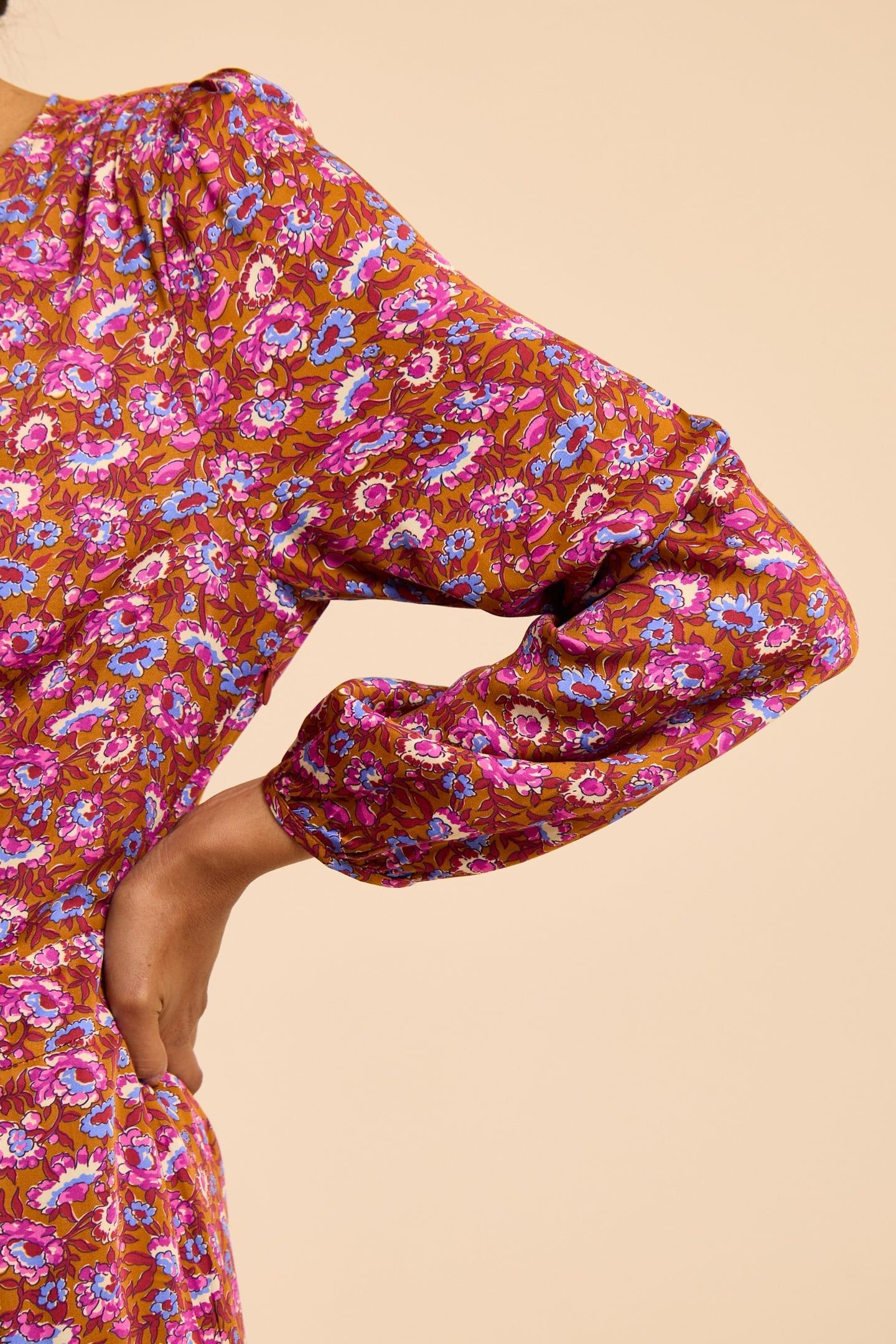 CAMEL DRESS WITH ANEMONE PRINT 6