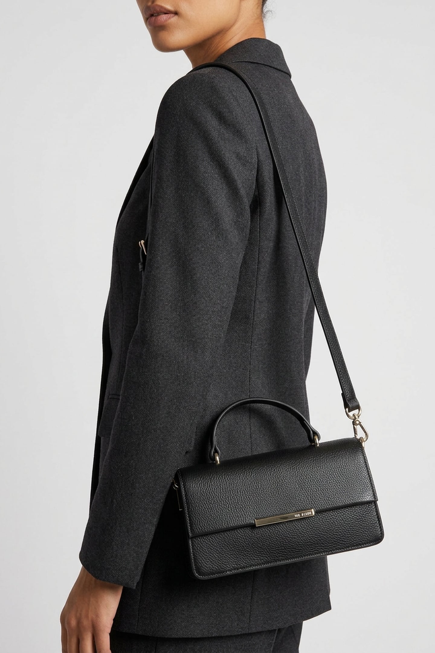 BAR DETAIL ELONGATED TOP HANDLE BAG BLACK 1