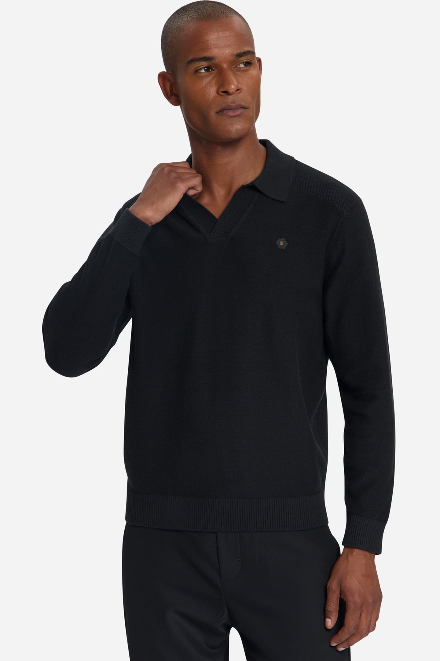 PULLOVER V-COLLAR SHOULDER DETAIL BLACK 2