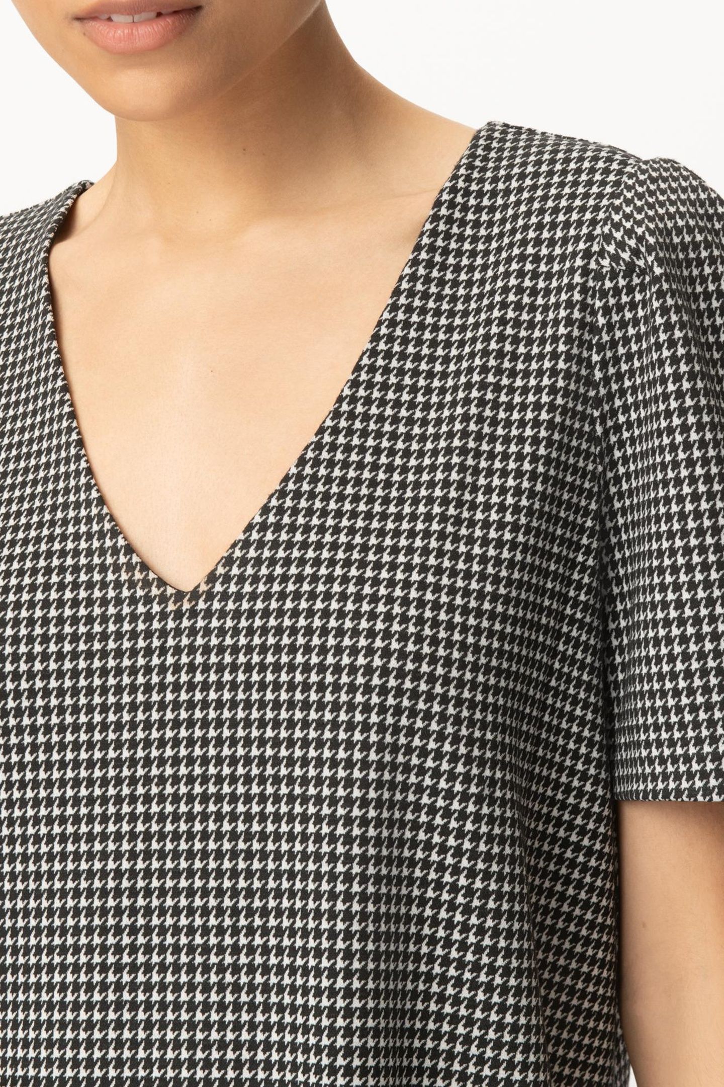 BLACK HOUNDSTOOTH BACK/FRONT REVERSIBLE DRESS 5
