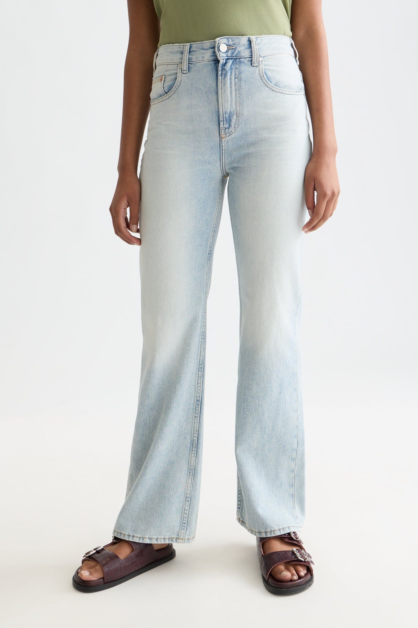 THE GLOW BOOT CUT JEANS BORDERLAND 1