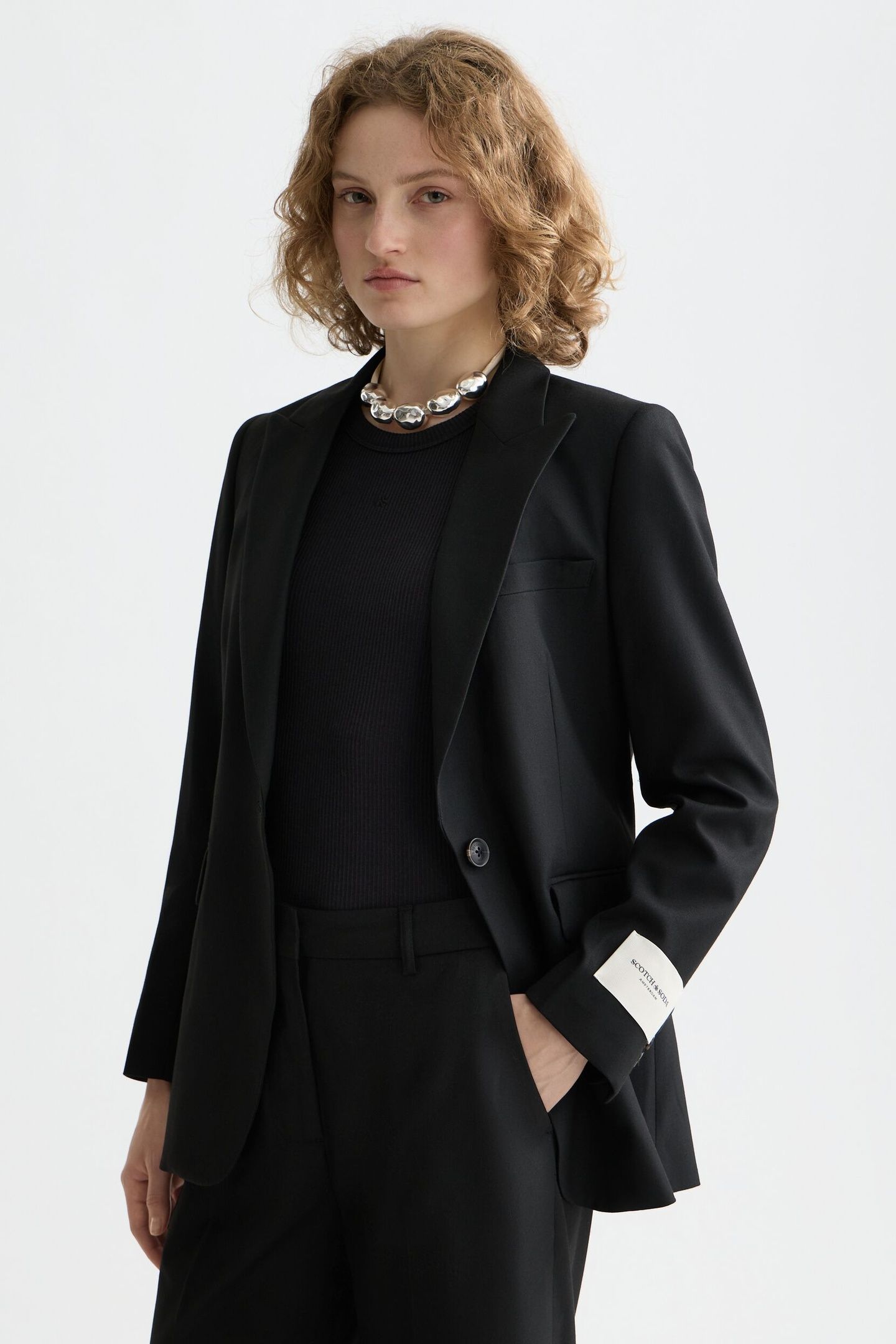 SB FITTED BLAZER BLACK 3