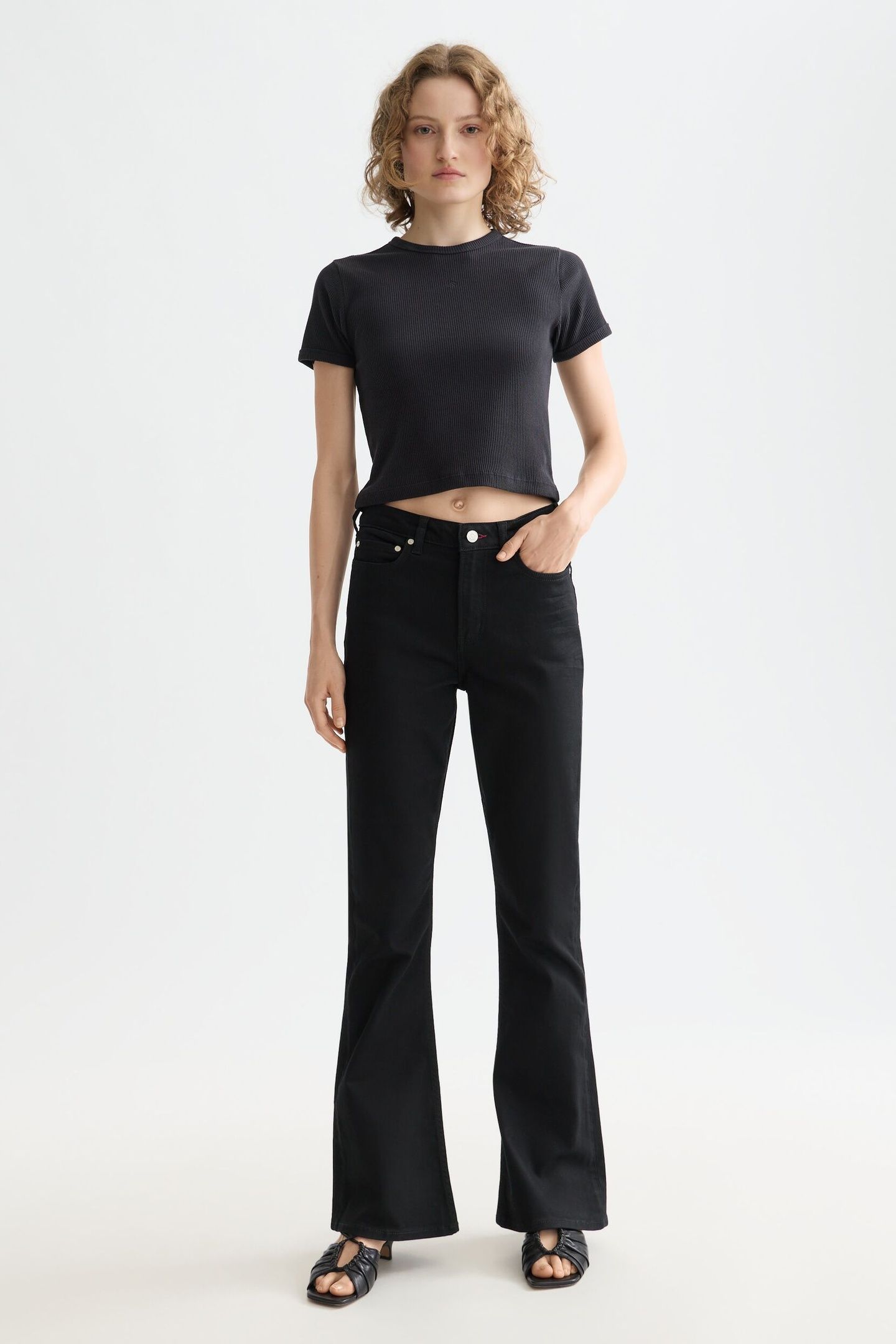 CORE THE CHARM FLARED JEANS STAY BLACK STAY 3