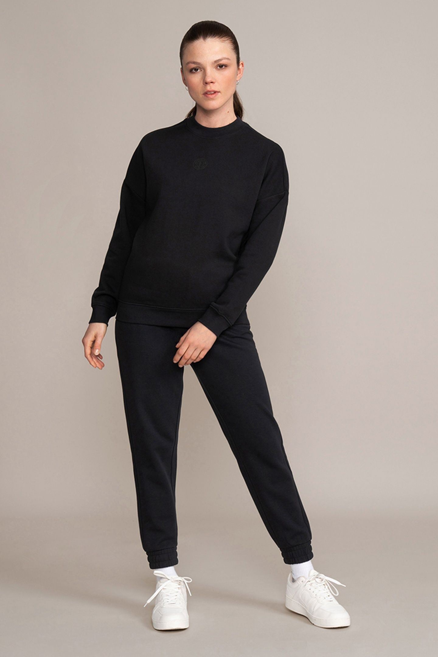 LADIES CLASSIC SWEATER BLACK 2