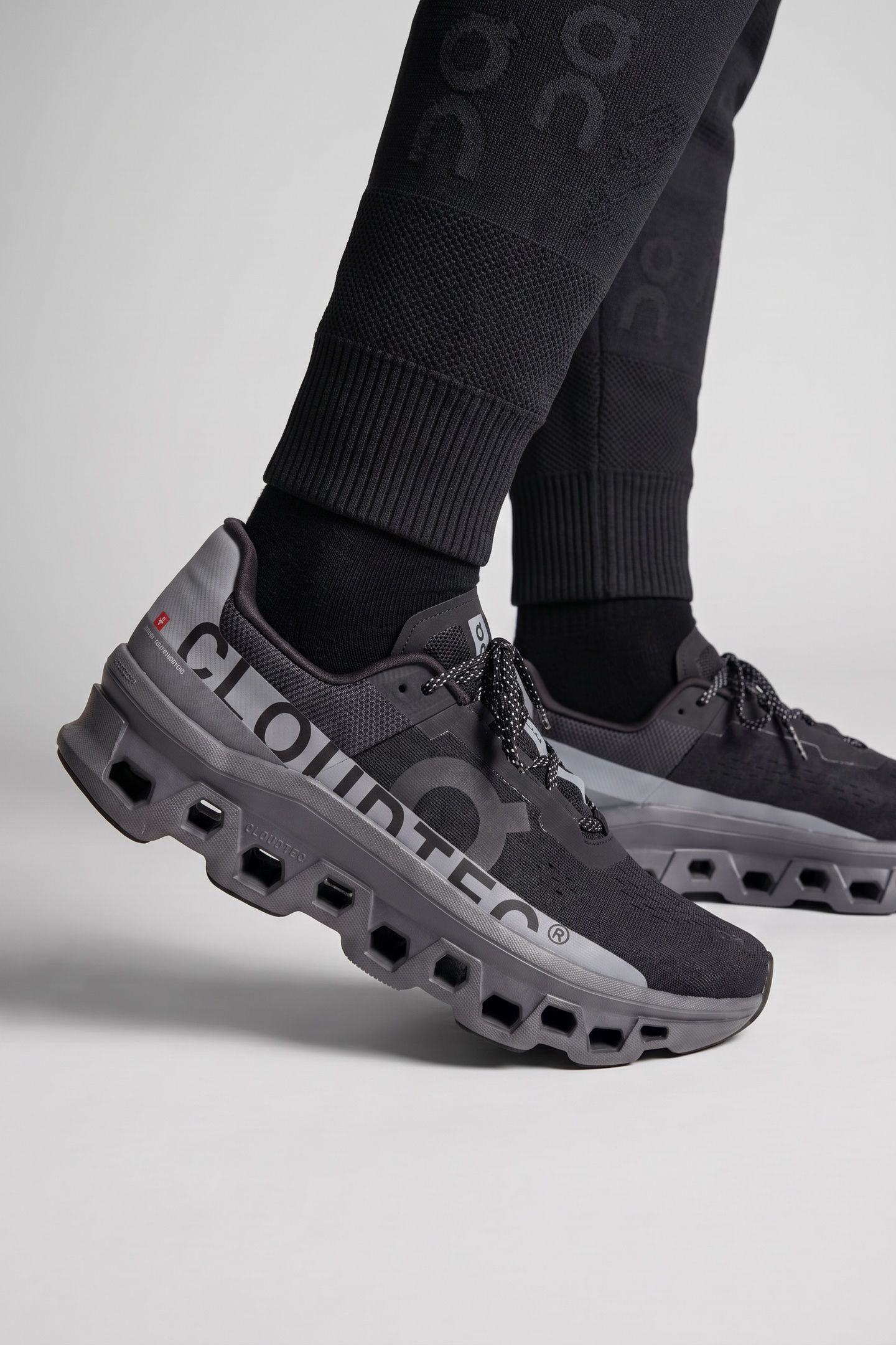 CLOUDMONSTER LUMOS 1 BLACK 4