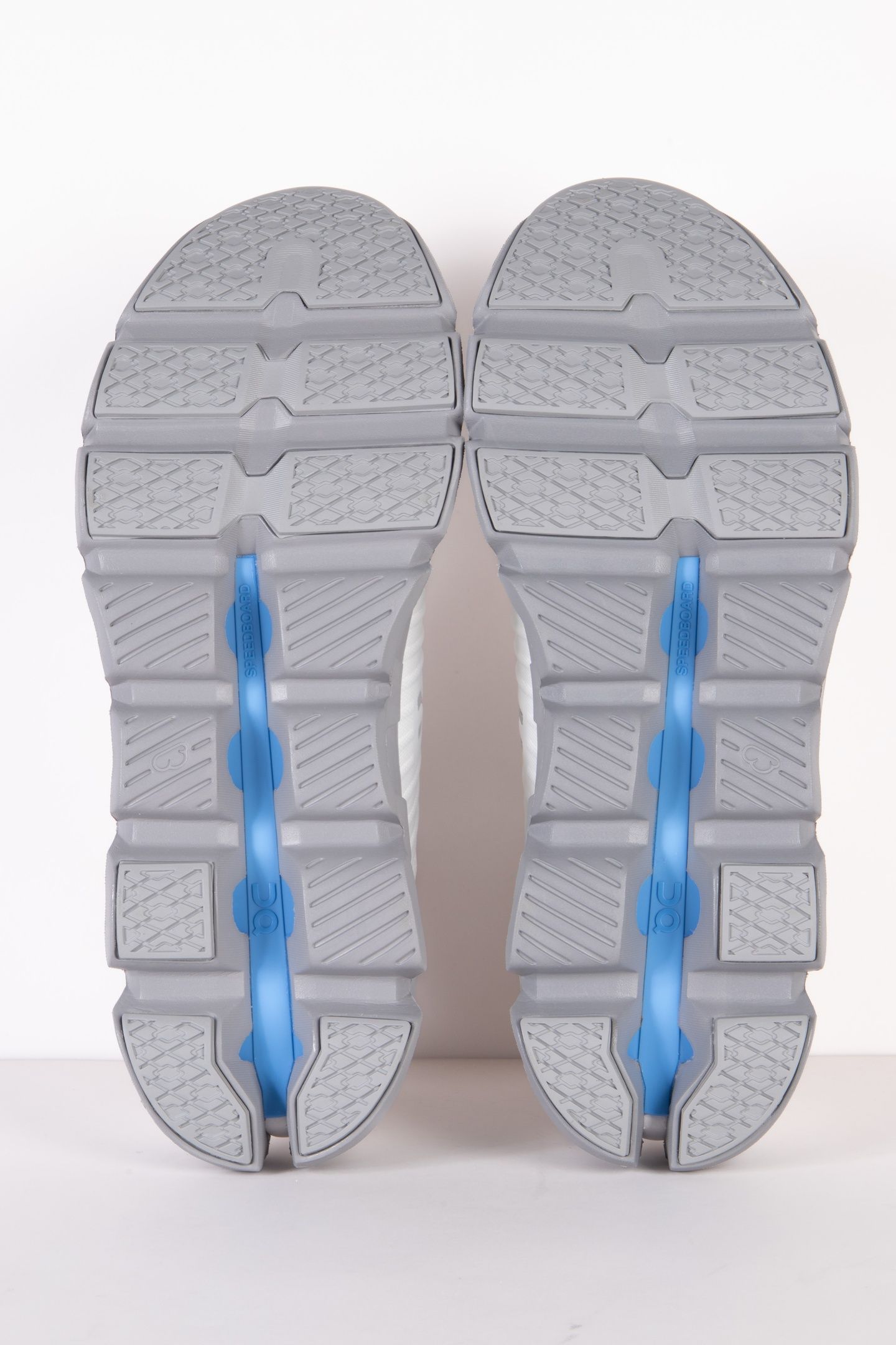 CLOUDSWIFT 4 WHITE | ALLOY 4