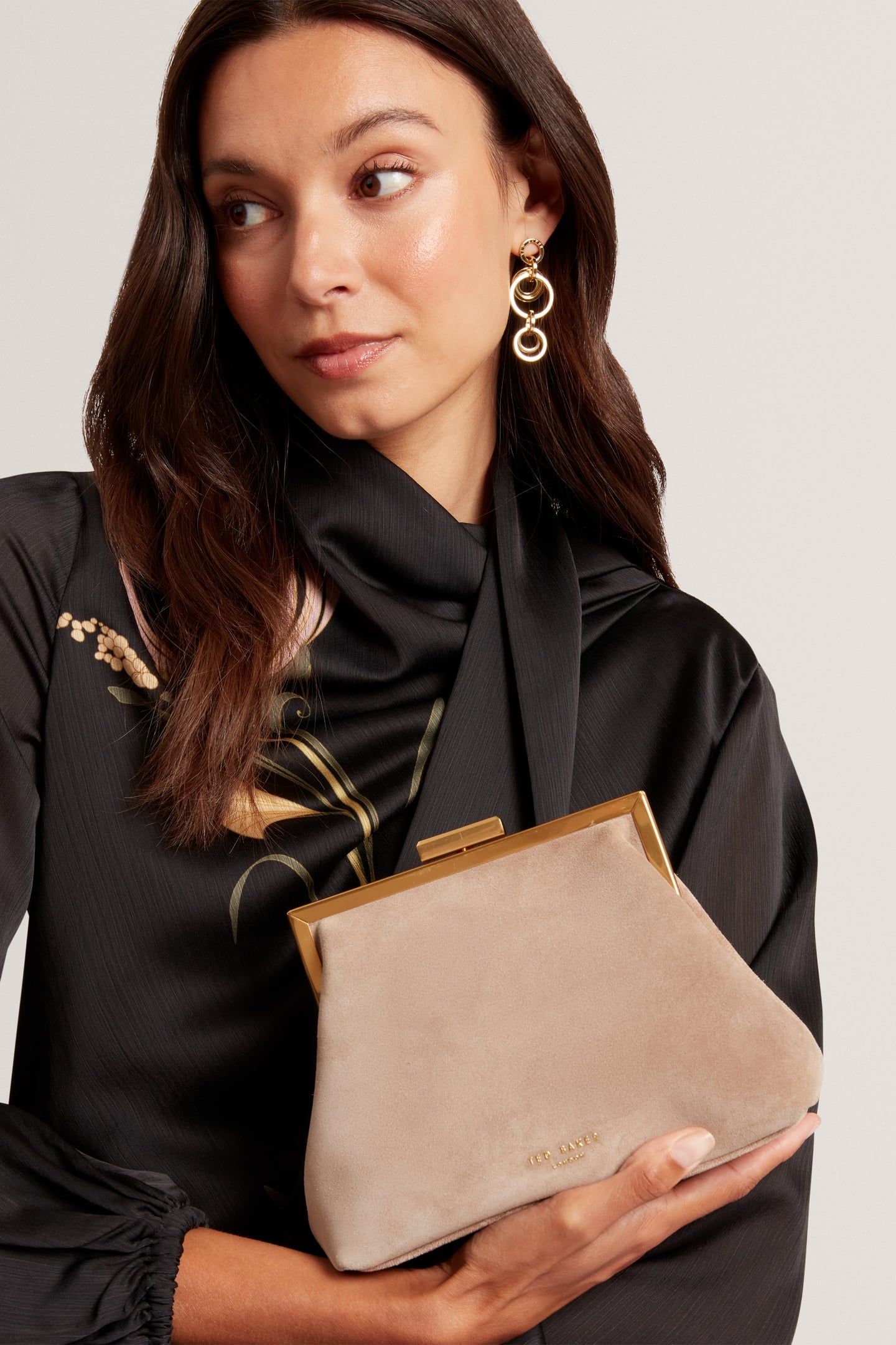 LEATHER SUEDE FUR HANDLE CLUTCH BAG TAUPE 4