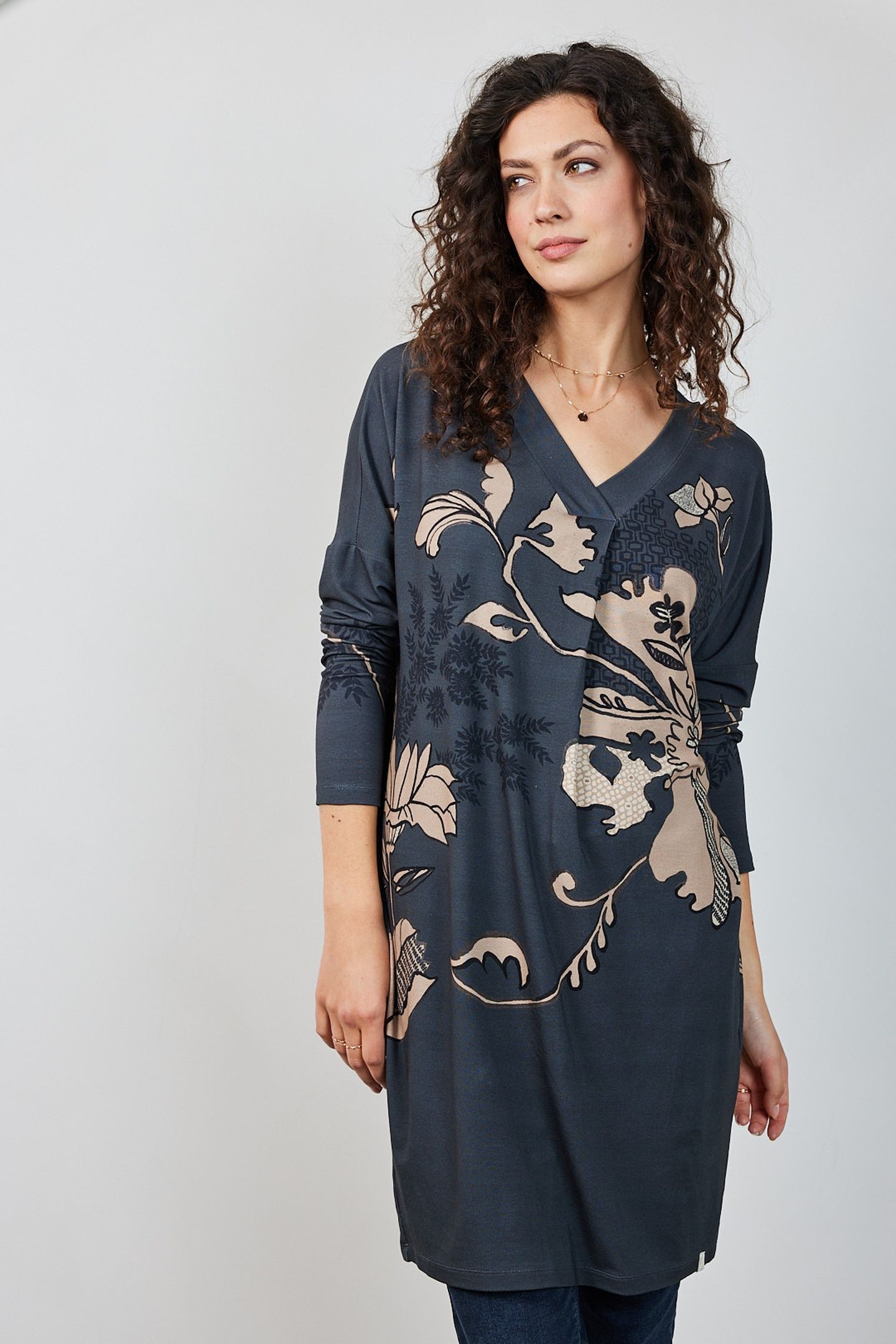 LOOSE DRESS INDY PRINT GREY ENSEMBLE PANEL 1