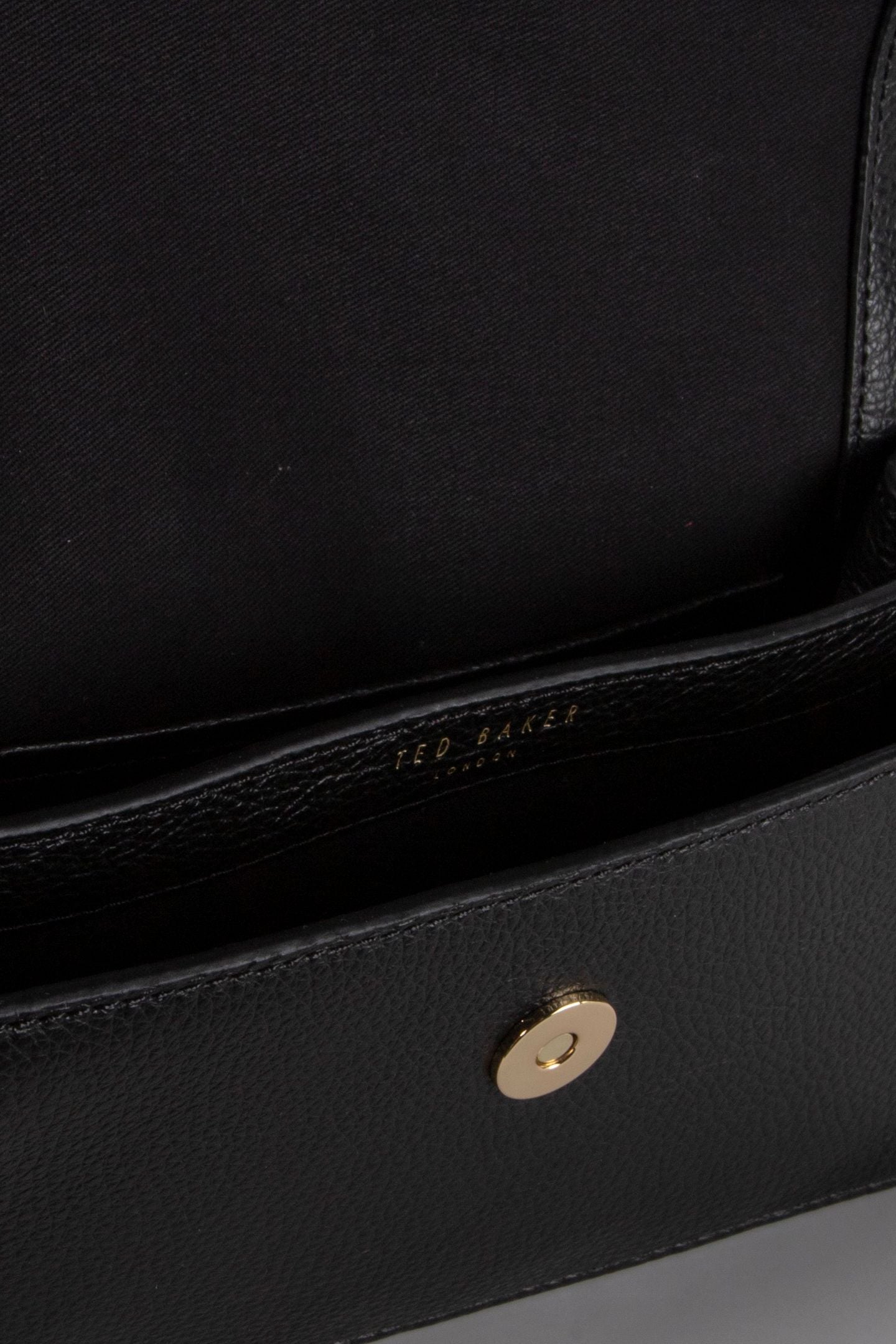 BAR DETAIL ELONGATED TOP HANDLE BAG BLACK 5