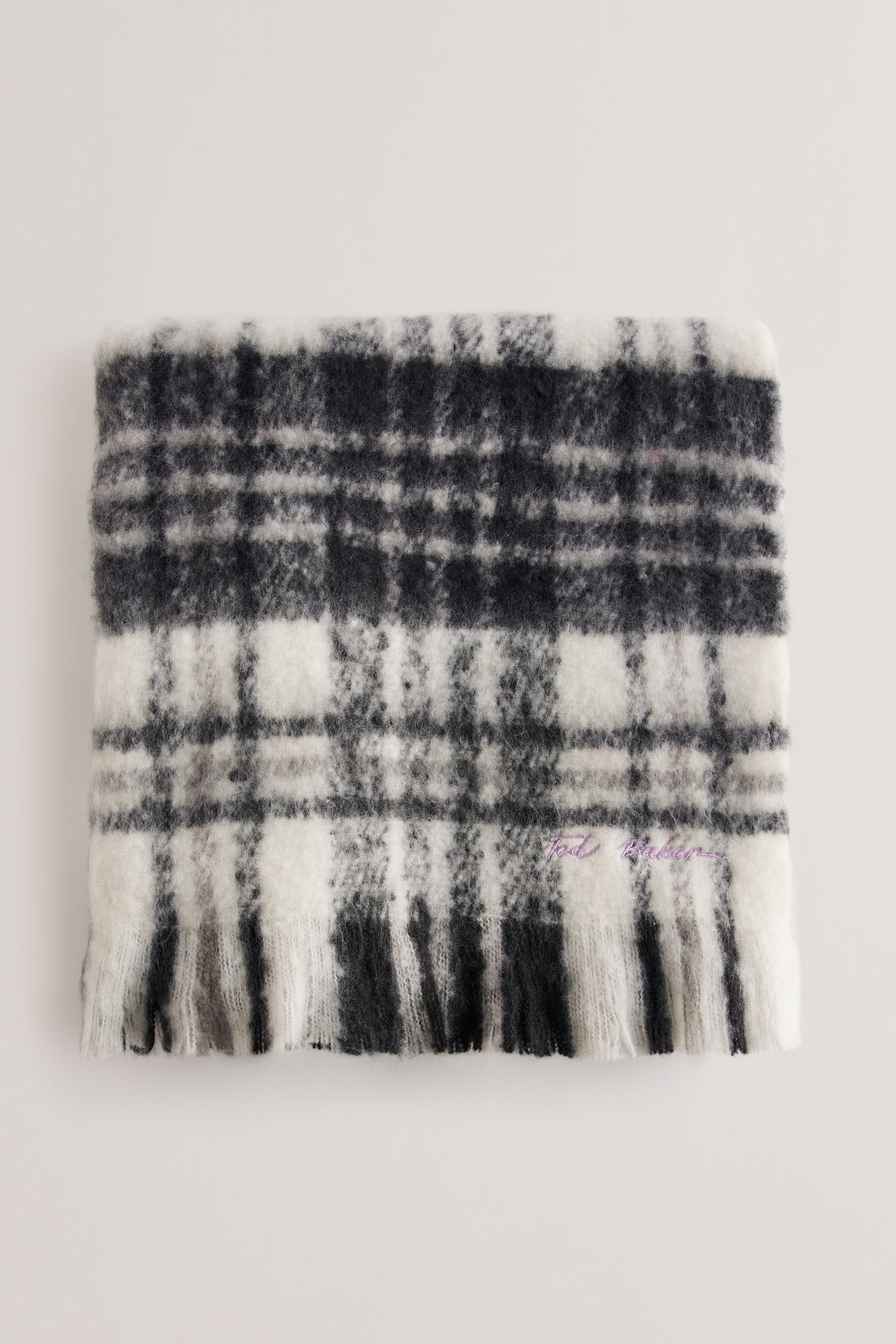 CHELLIS CHECKED WOVEN SCARF BLACK 1