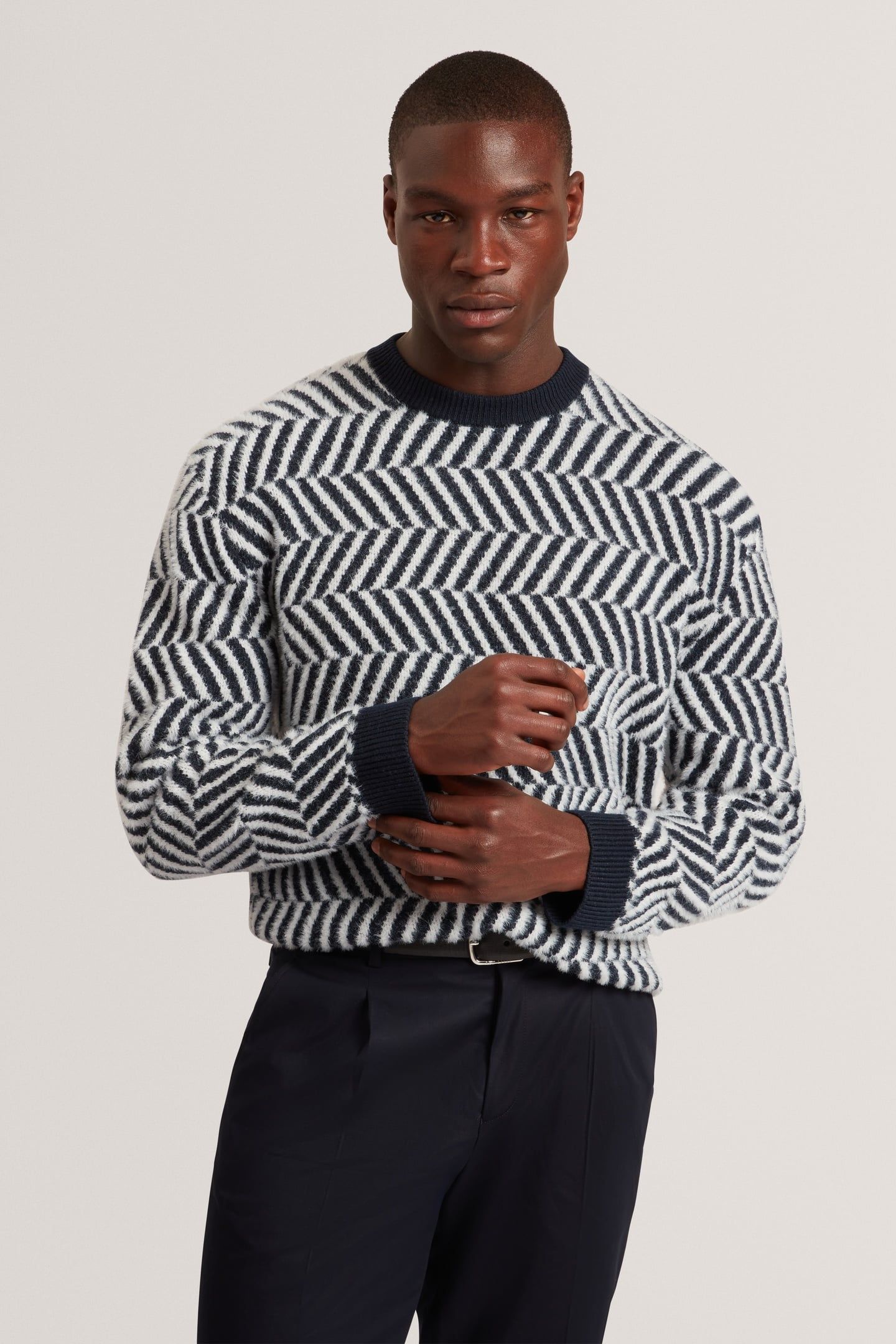 CHEVRON GRAPHIC JUMPER NAVY 1