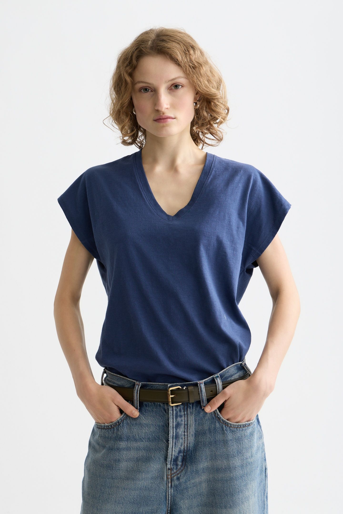 V-NECK T-SHIRT WITH AMPERSAND EMBROIDERY OCEANA 1