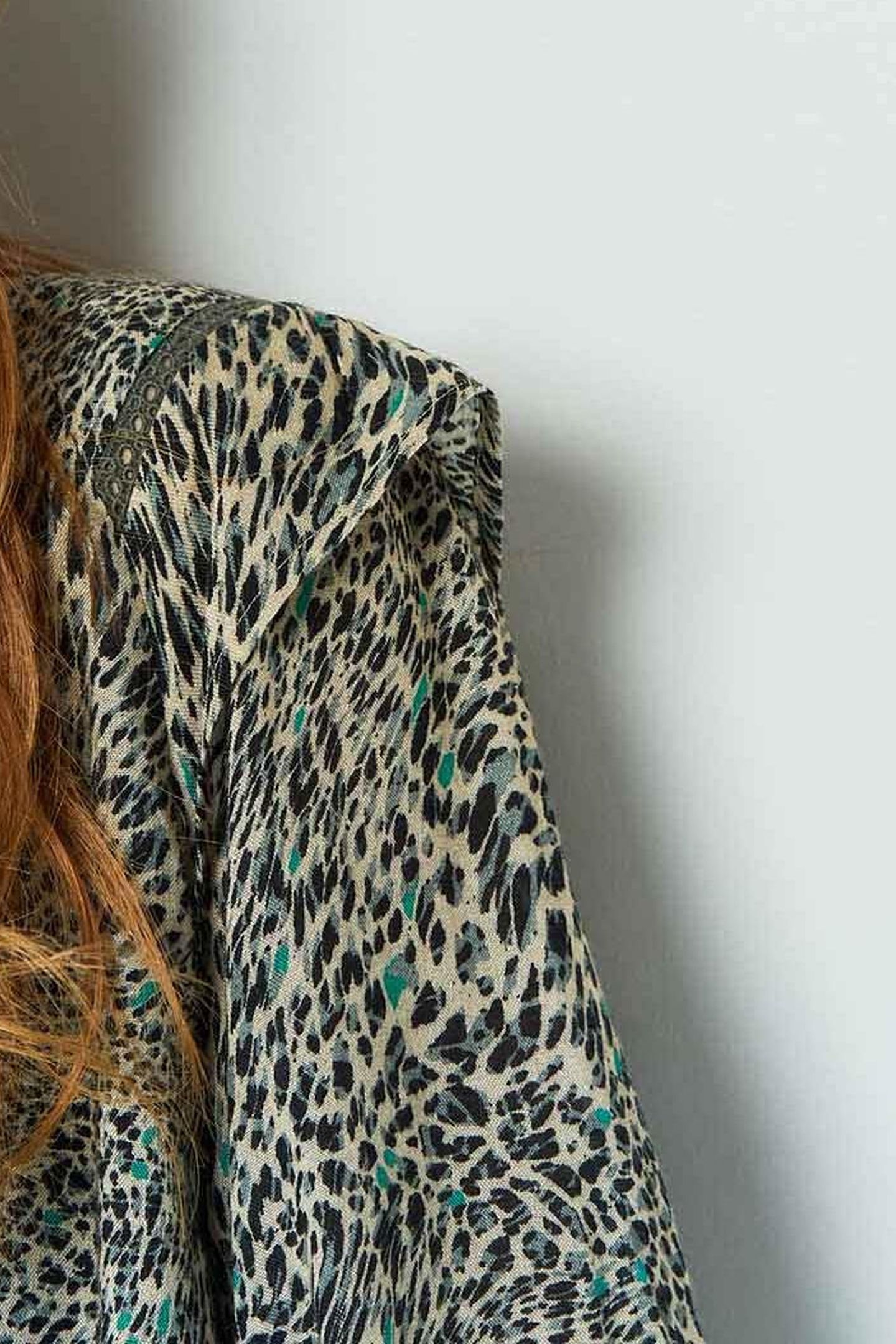 REILLY _ KHAKI DRESS WITH COOL LEO PRINT 6