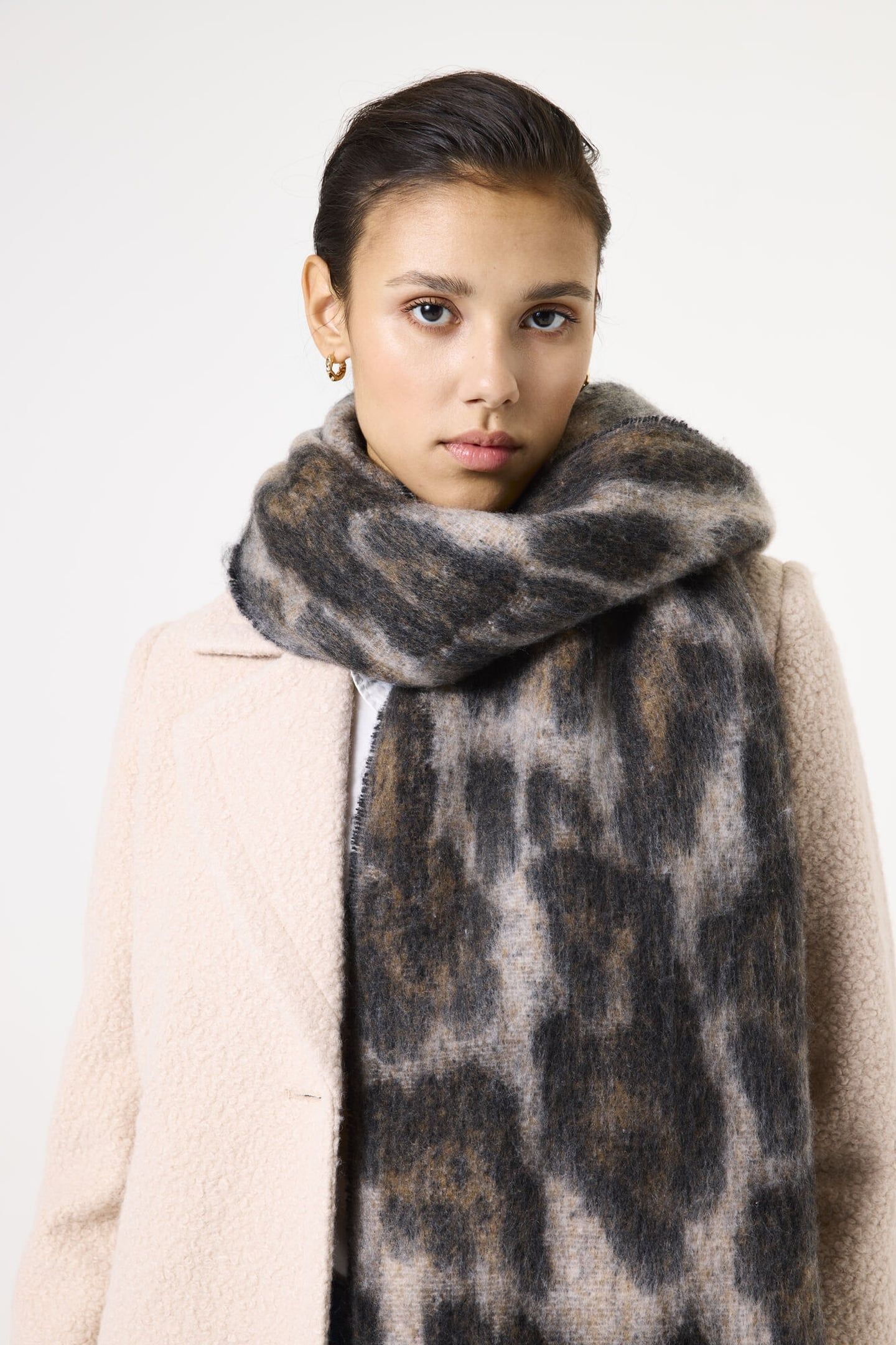 LADIES SCARF ALMOND 2