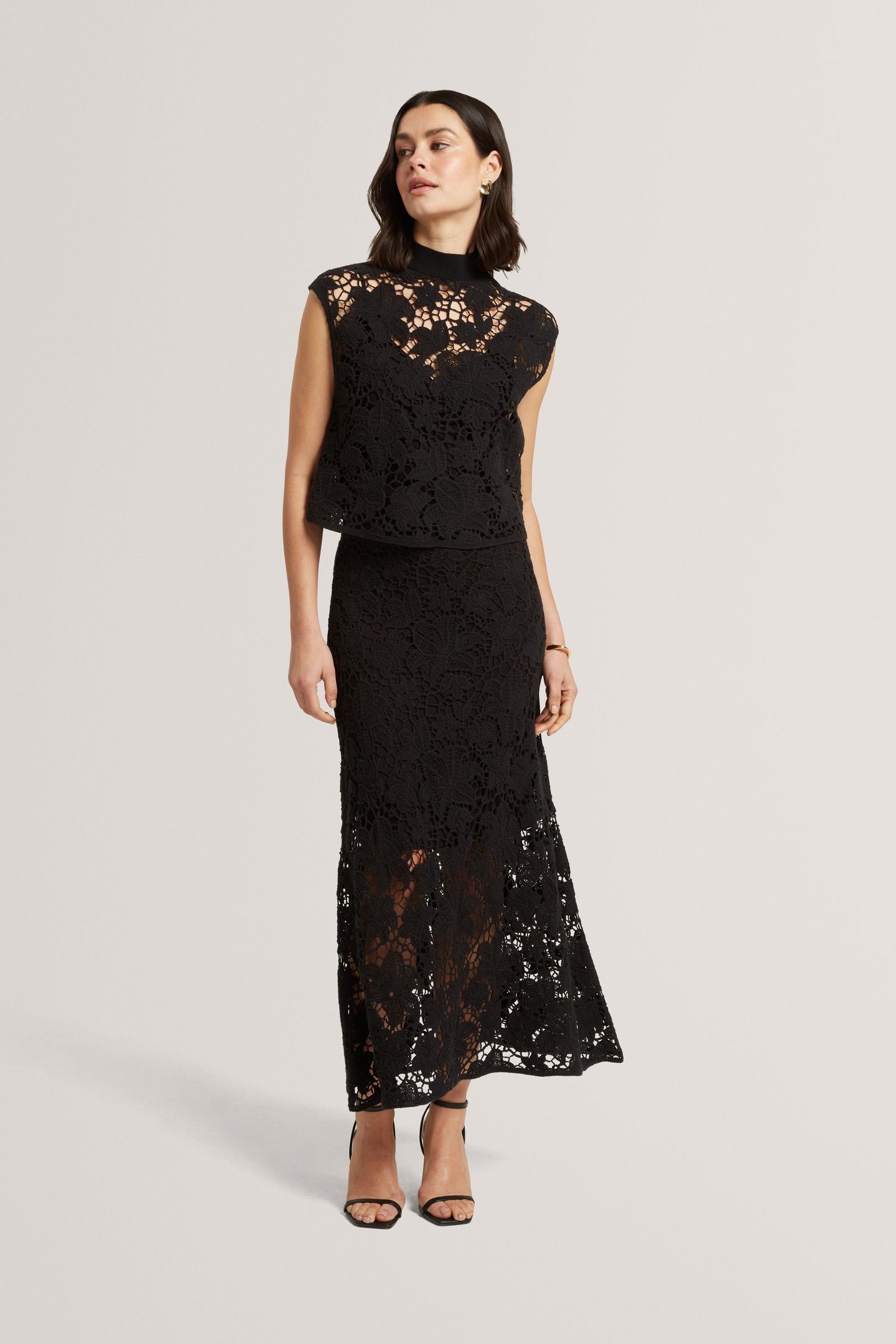 CROPPED CROCHET TOP BLACK 1