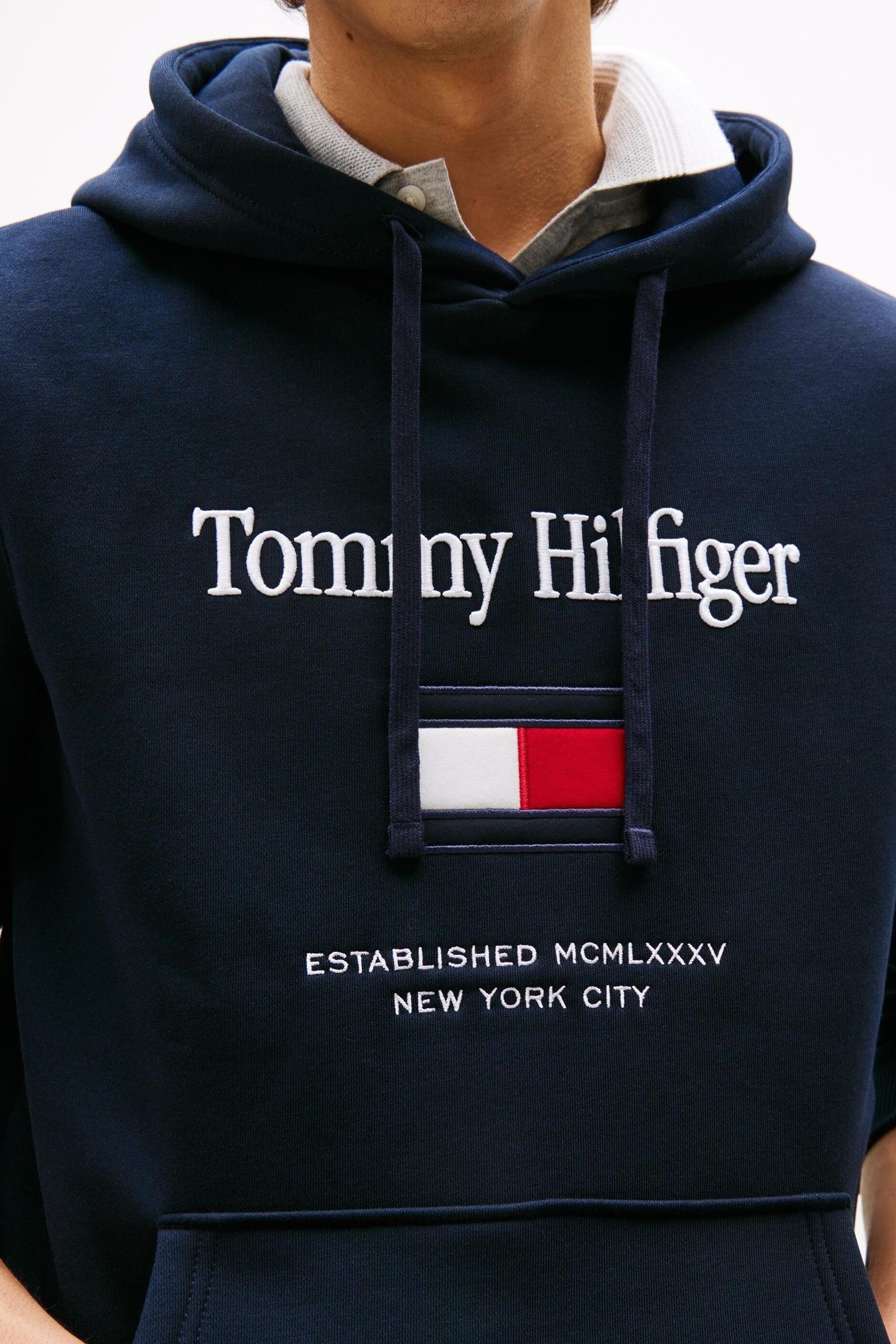 TOMMY EMBRO FLAG HOODIE NAVY BLUE 4