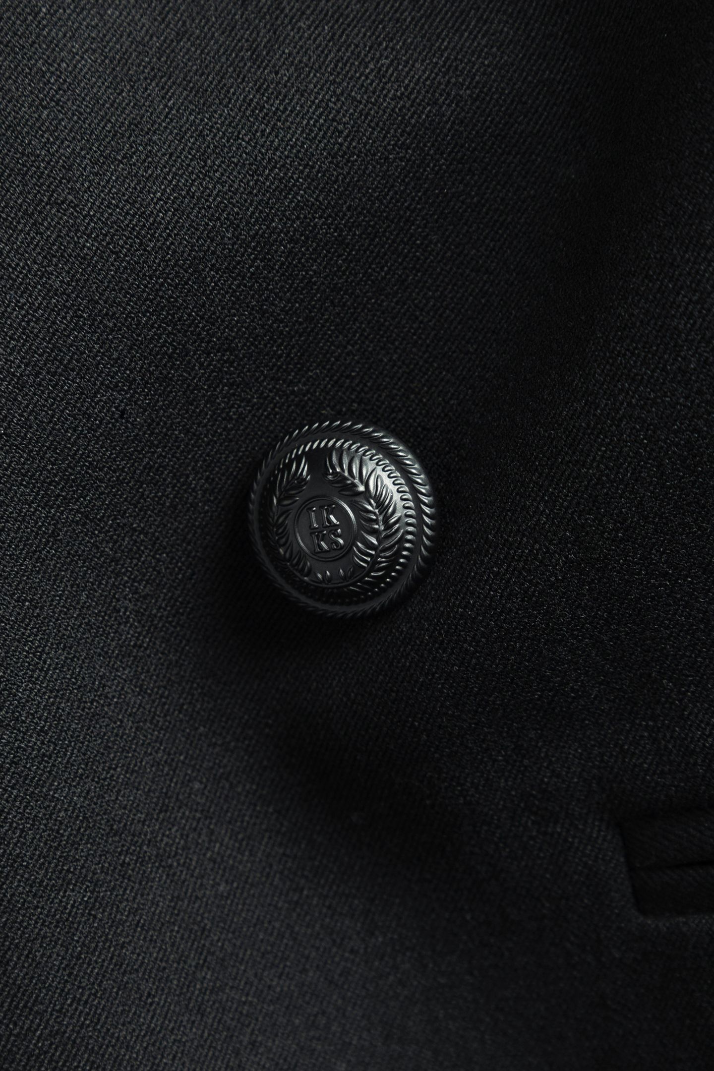BLACK SHORT DOUBLE-BREASTED JACKET 4