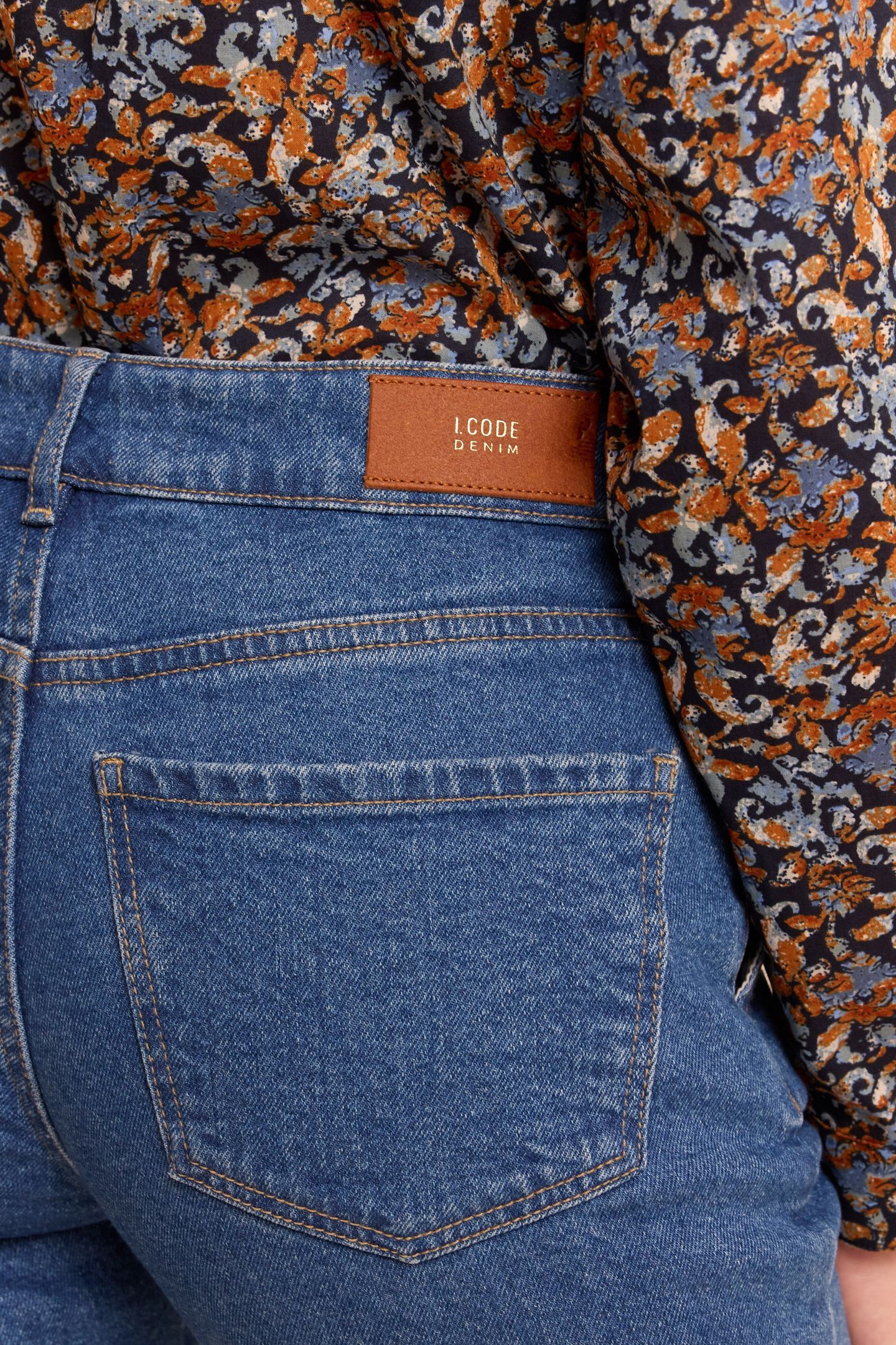 BLUE DROP FRONT-LOOK FLARED JEANS MARIE 6