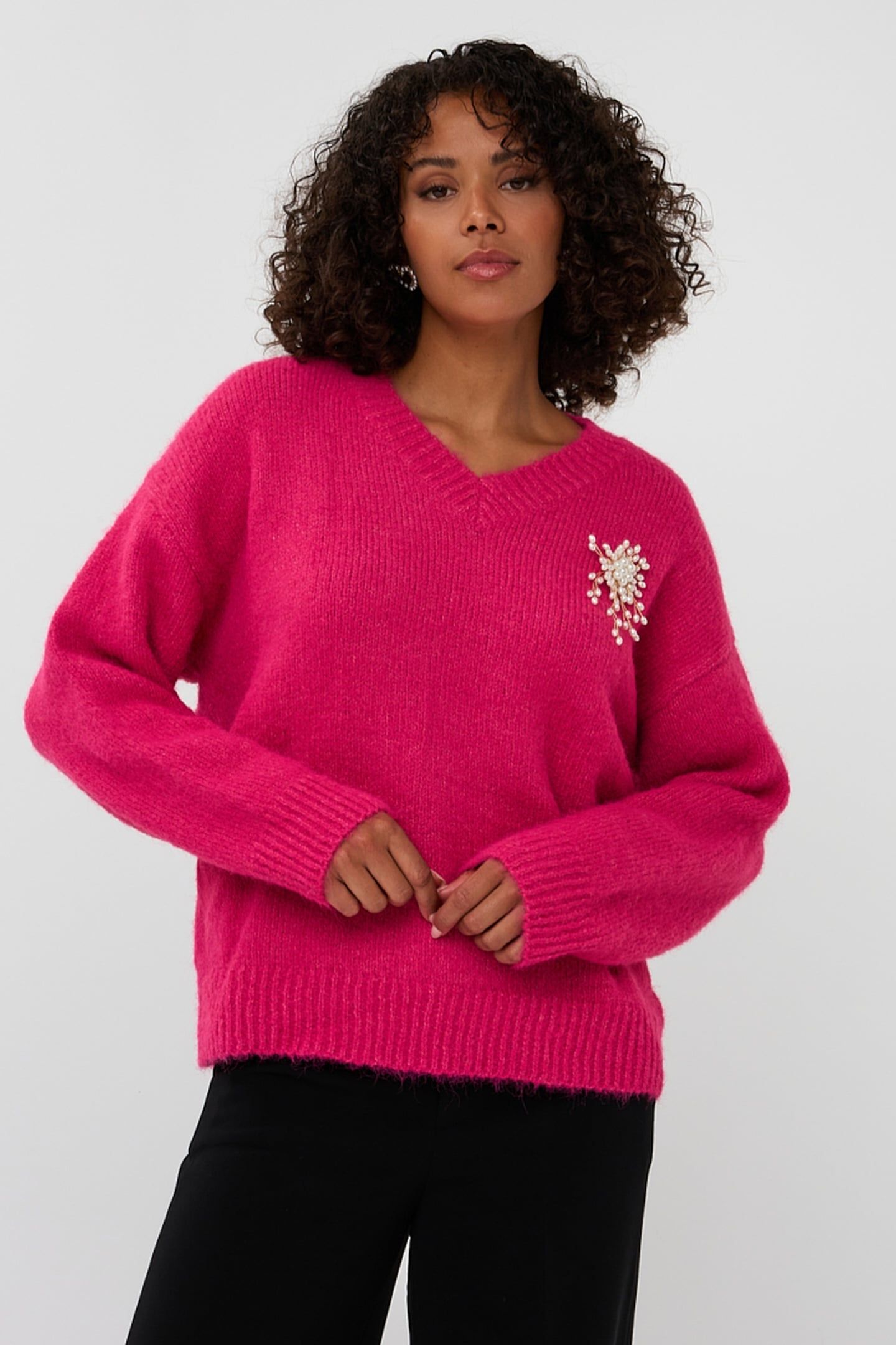 SWEATER V-NECK BROOCH FRAMBOISE 3