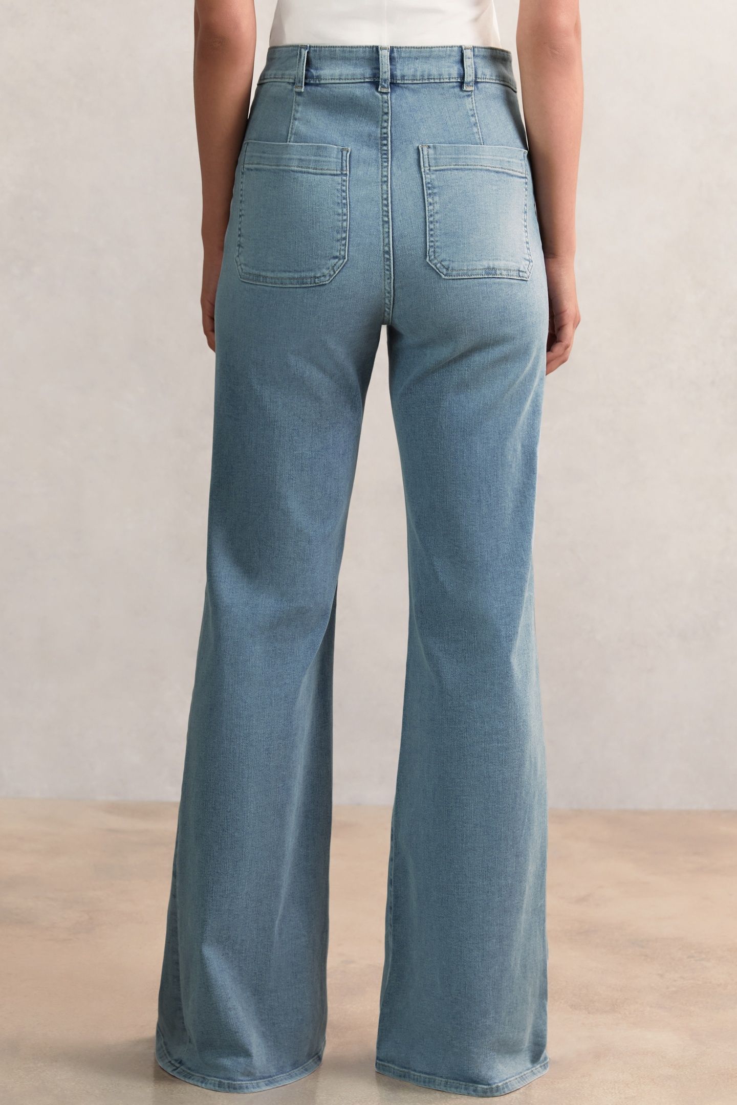 FLARE PATCH POCKET JEAN LIGHT BLUE 2
