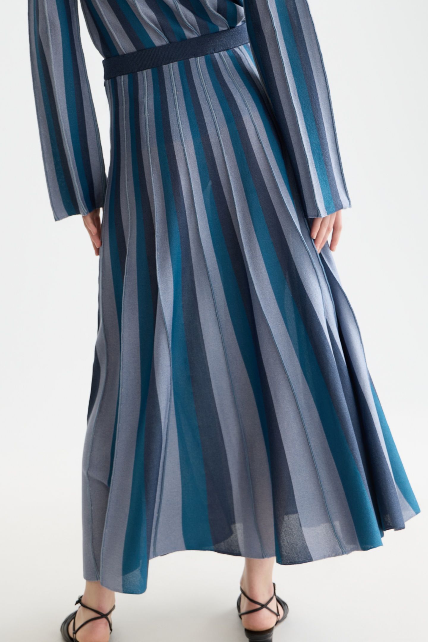 PLEATED STRIPE KNITTED MIDI SKIRT CARBON 6