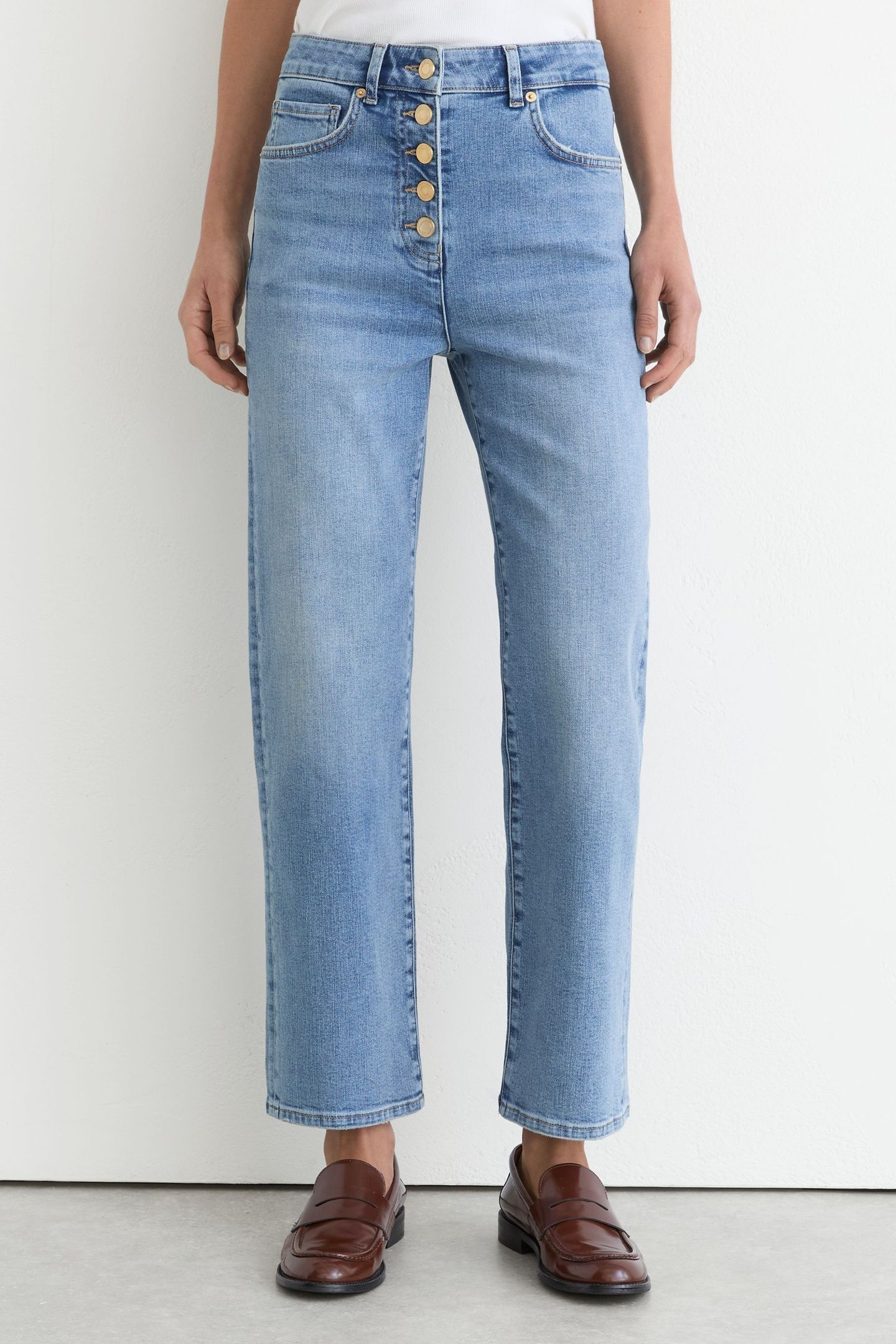 STRAIGHT LEG JEAN LIGHT BLUE 1