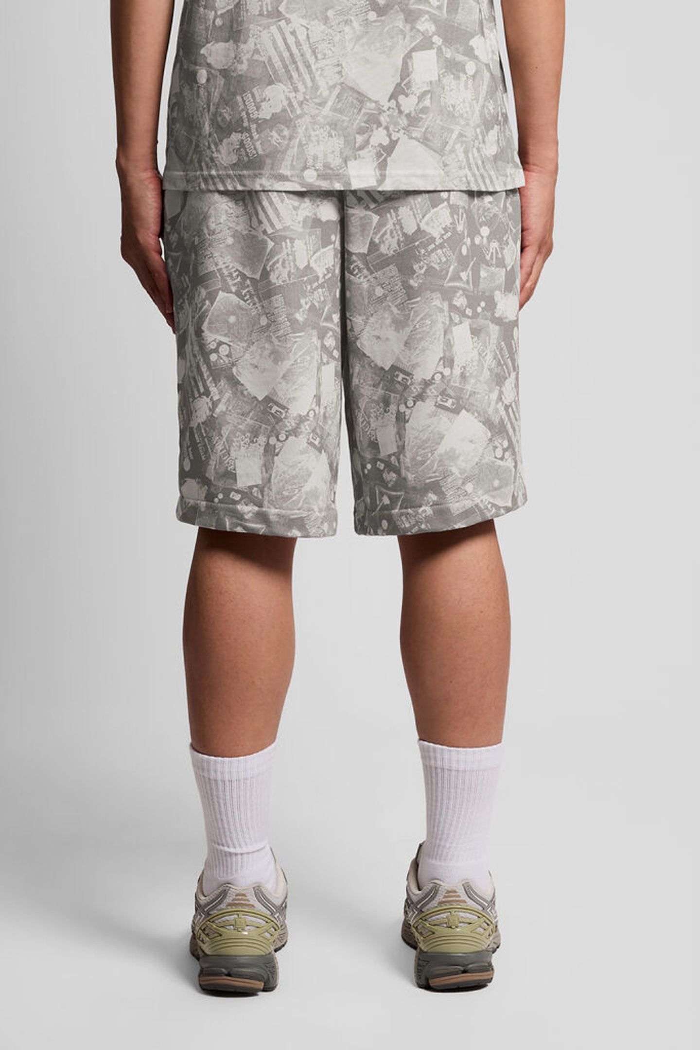 INDUSTRIAL PRINT SWEATSHORT COLD GREY 2