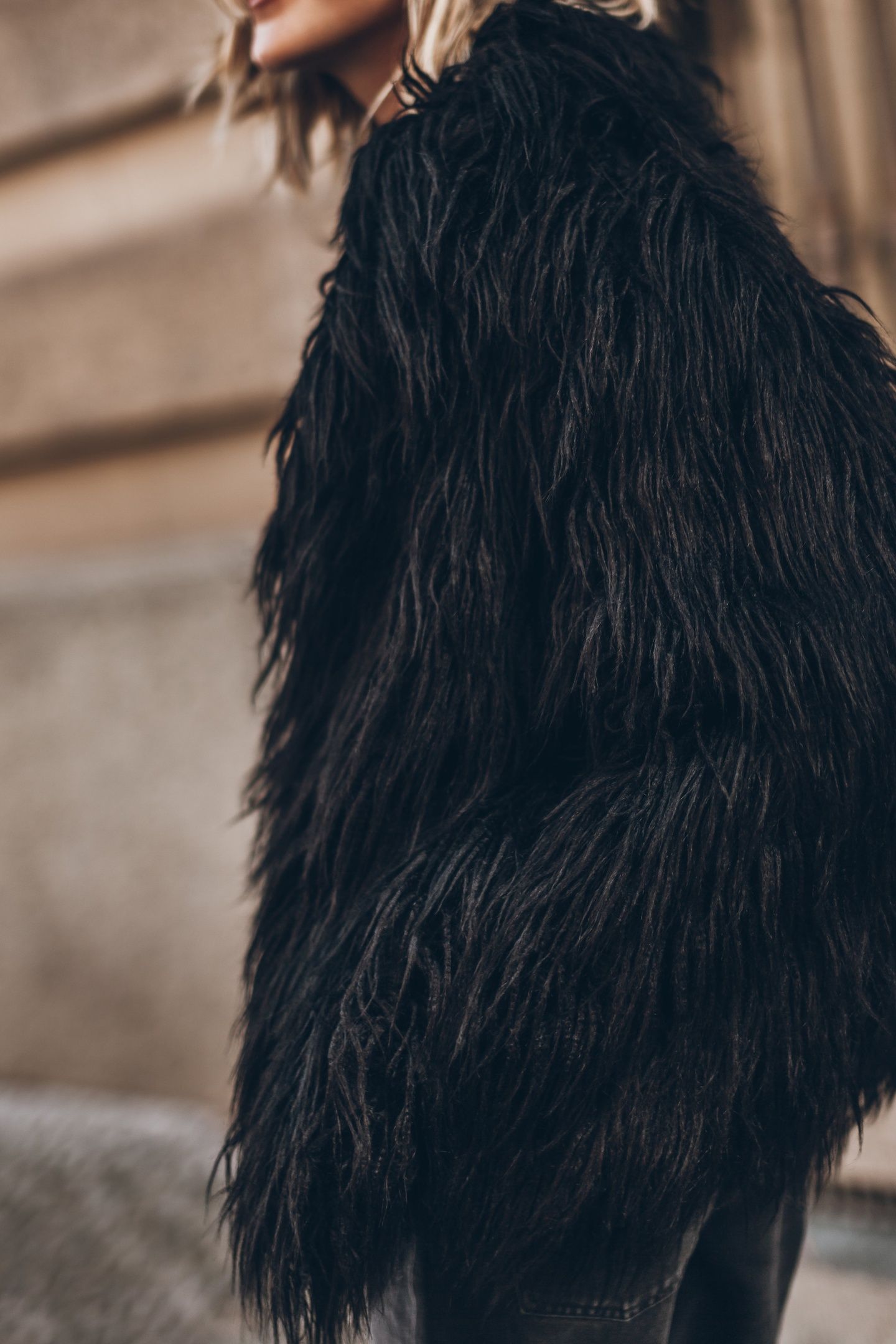 THE BLACK FLUFFY JACKET 2