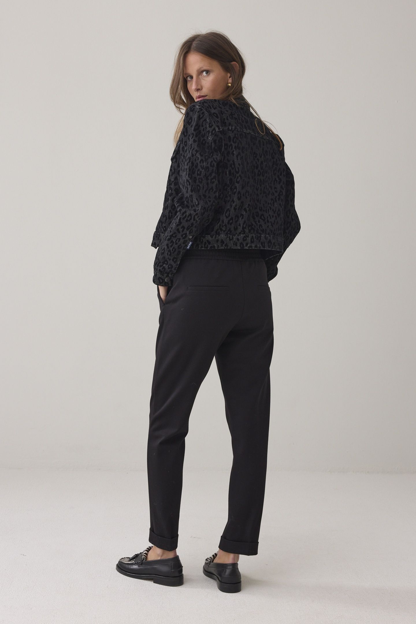 TROUSERS FITTED PUNTO MILANO BLACKS 2