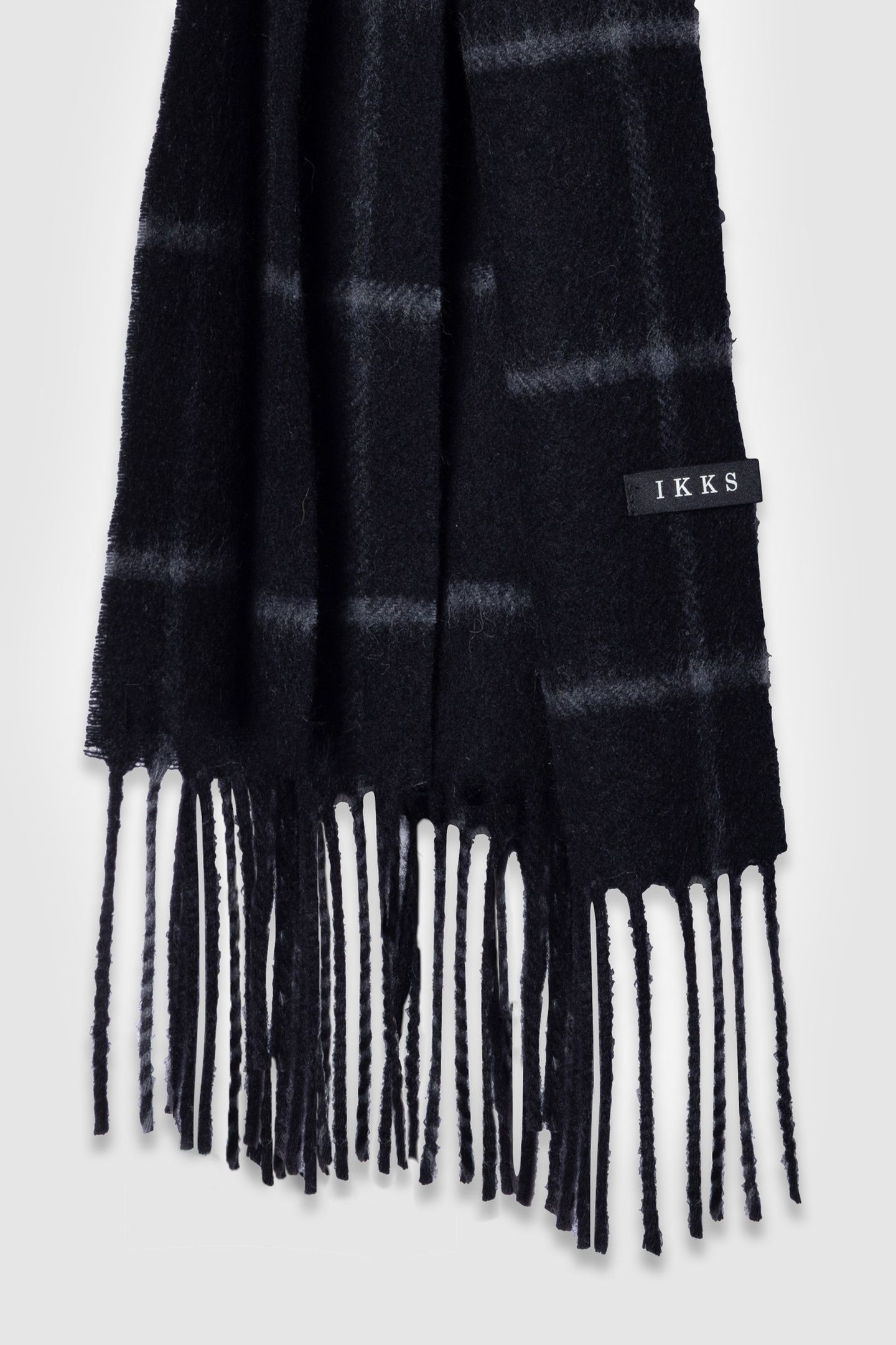 BLACK SCARF WITH CHECK PATTERN 3