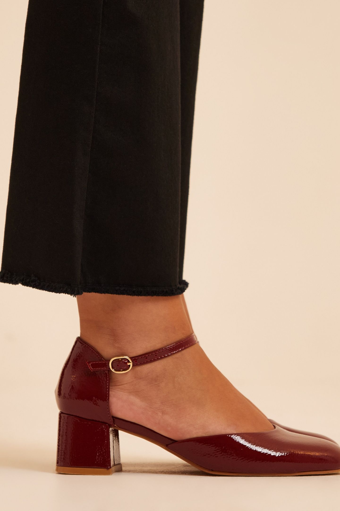 BLACK CROPPED FLARED JEANS JESSICA 7